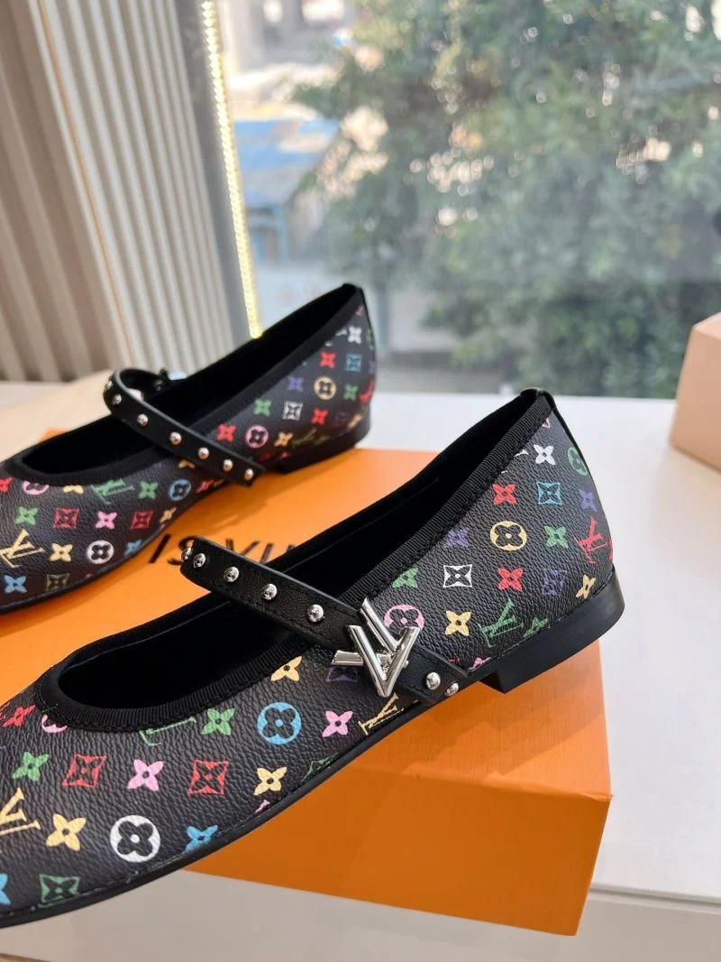 Louis Vuitton Low Shoes WellDesigned 31635