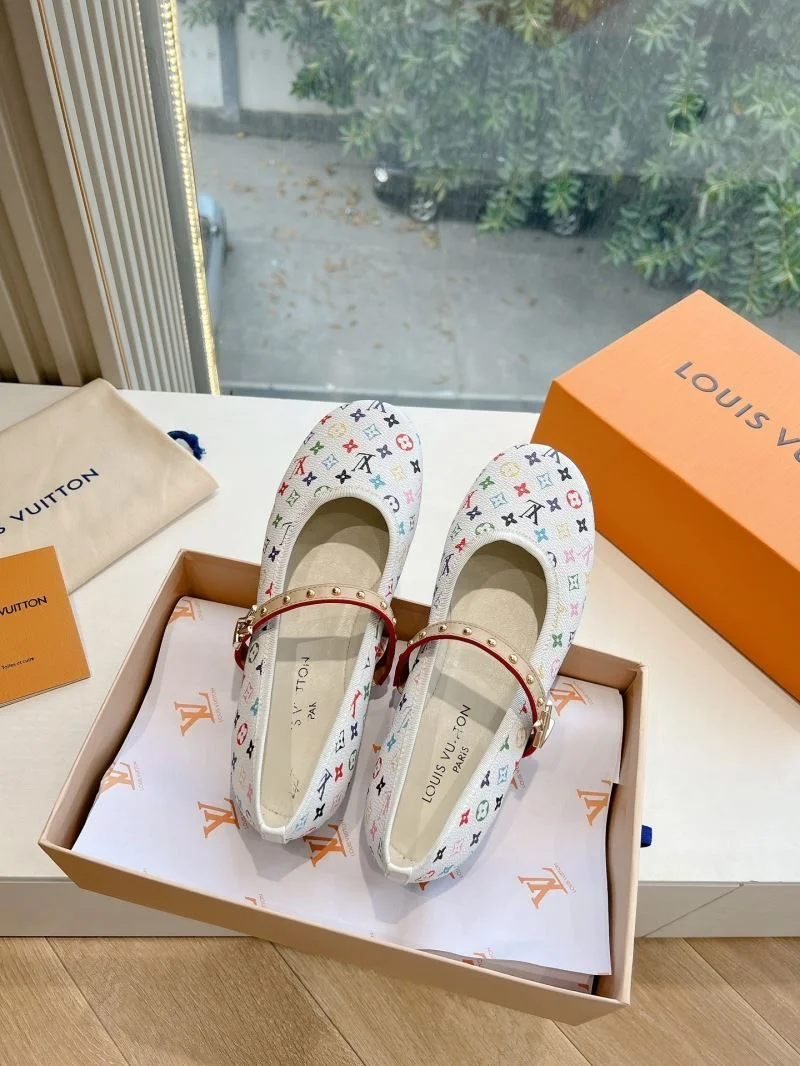 Louis Vuitton Low Shoes Youthful 31620