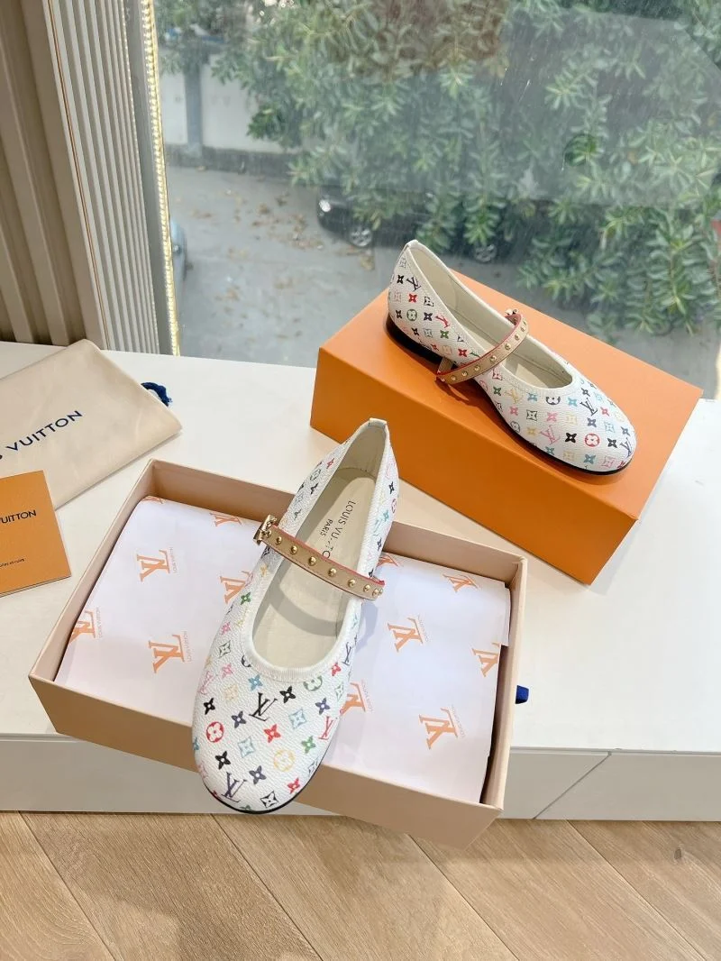 Louis Vuitton Low Shoes Youthful 31620