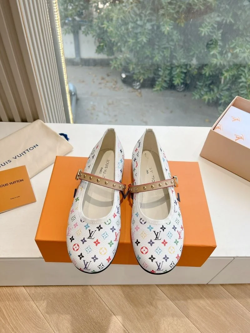 Louis Vuitton Low Shoes Youthful 31620
