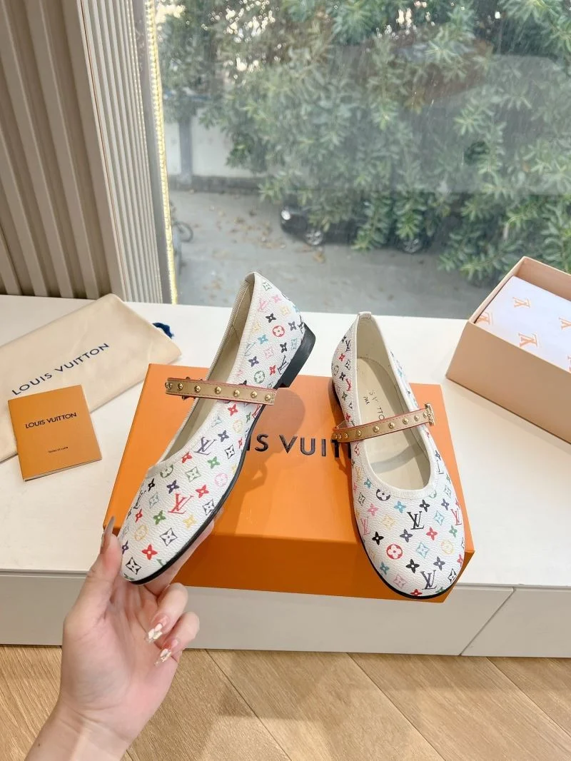 Louis Vuitton Low Shoes Youthful 31620