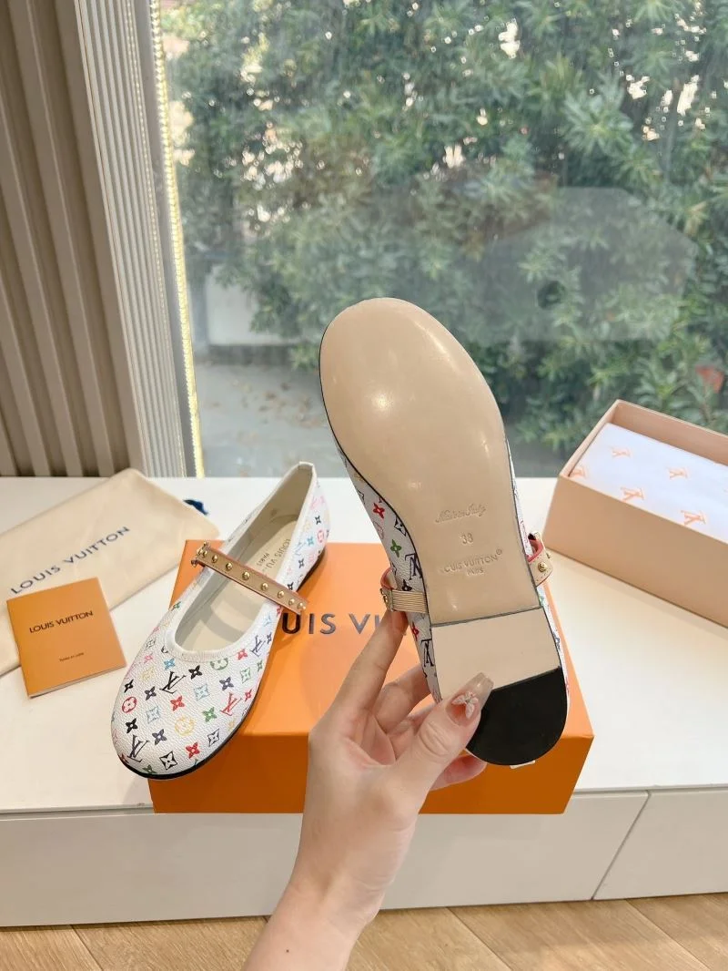 Louis Vuitton Low Shoes Youthful 31620