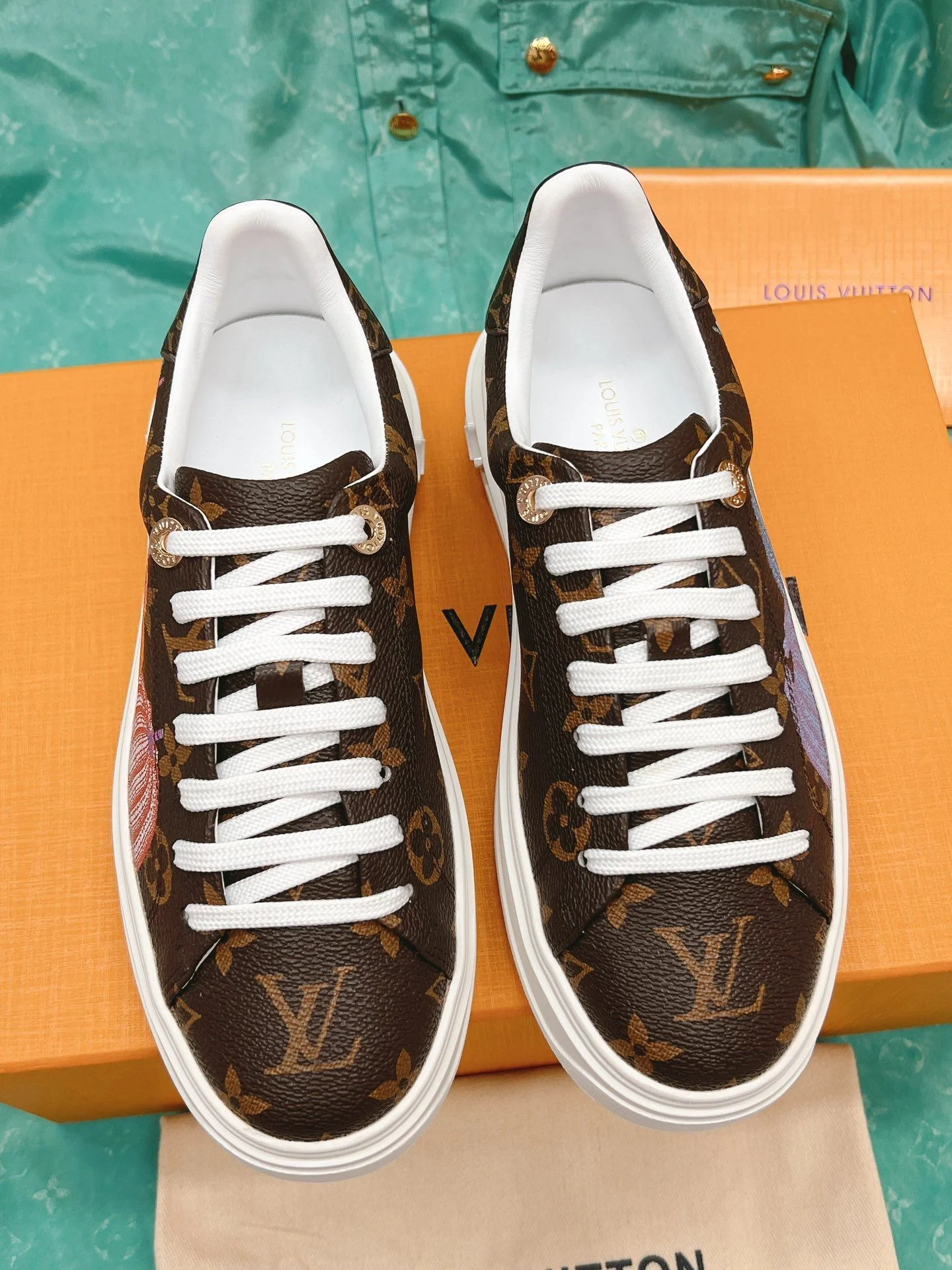 Louis Vuitton Low Shoes Bright 31634