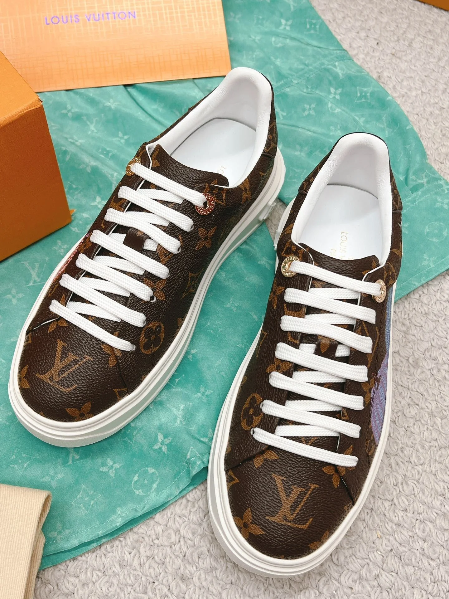Louis Vuitton Low Shoes Bright 31634