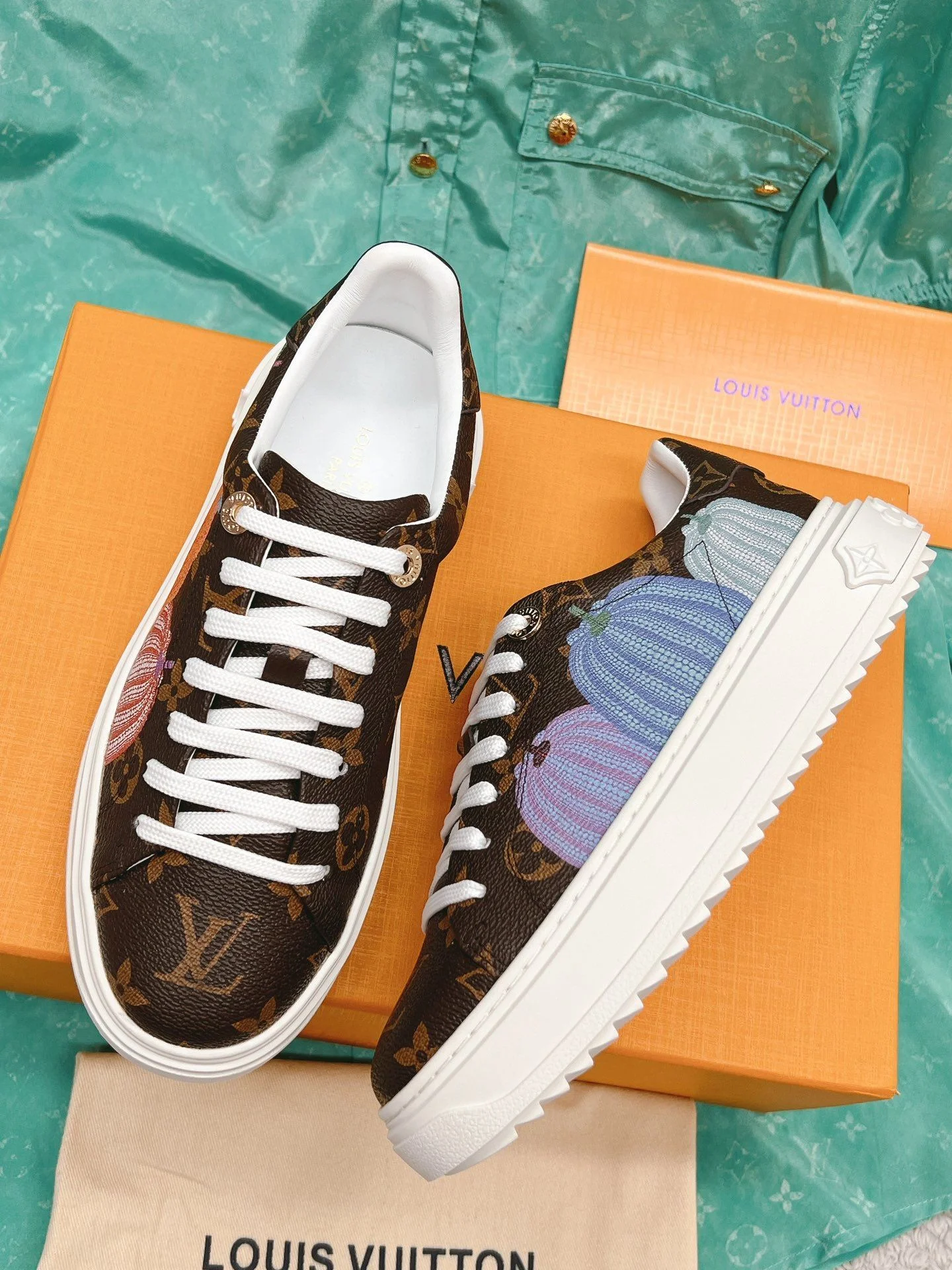 Louis Vuitton Low Shoes Bright 31634