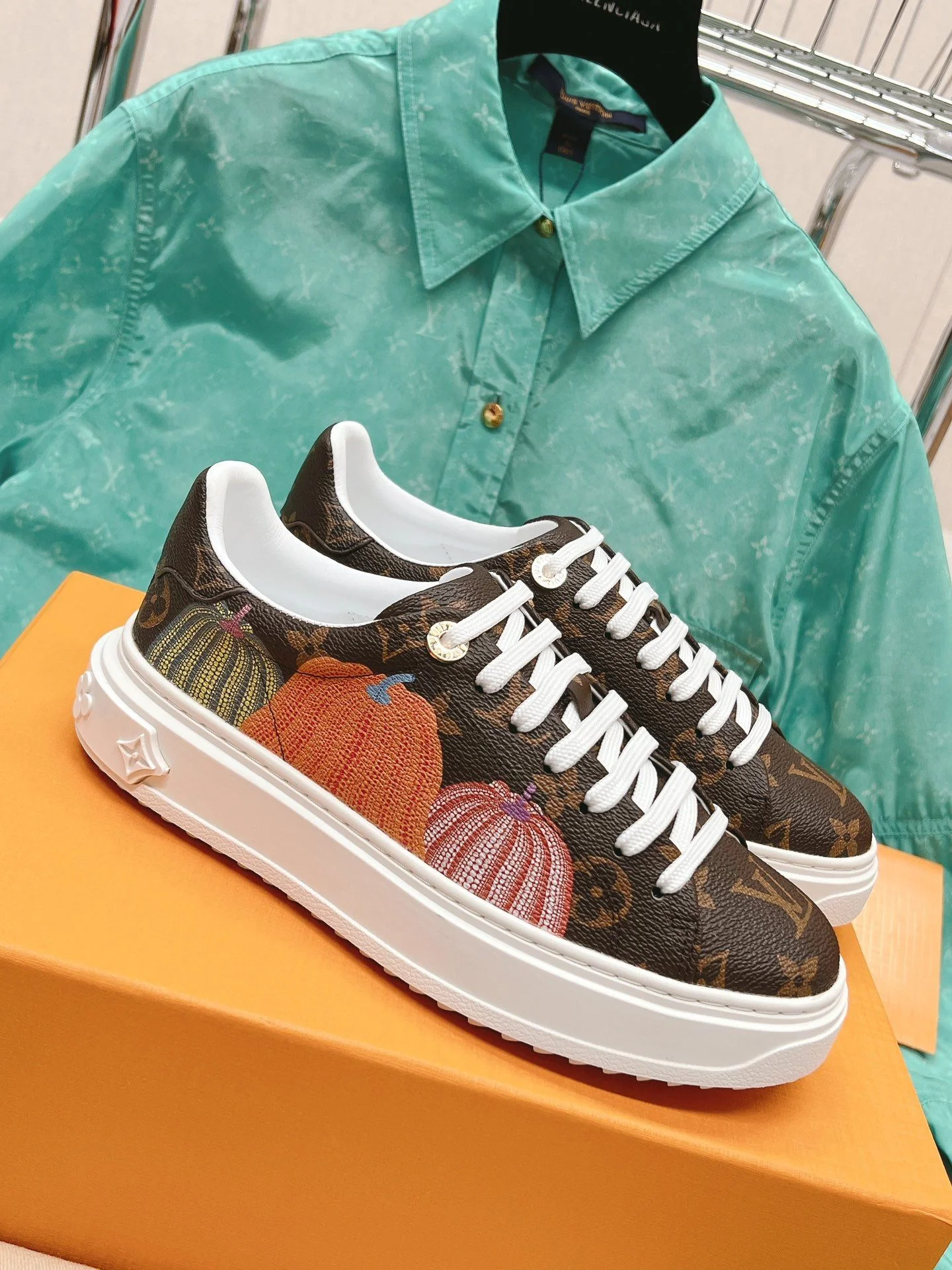 Louis Vuitton Low Shoes Bright 31634