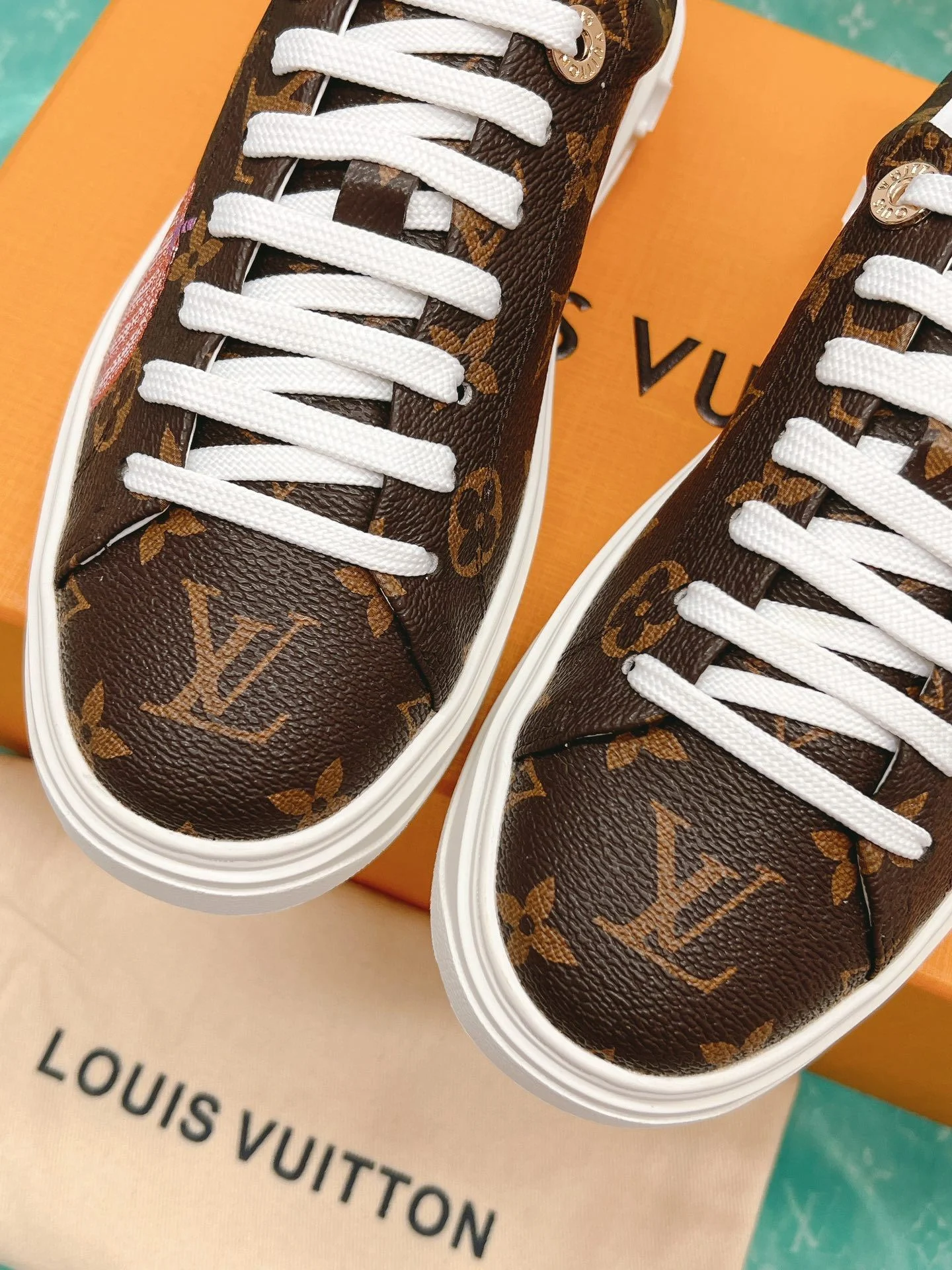Louis Vuitton Low Shoes Bright 31634