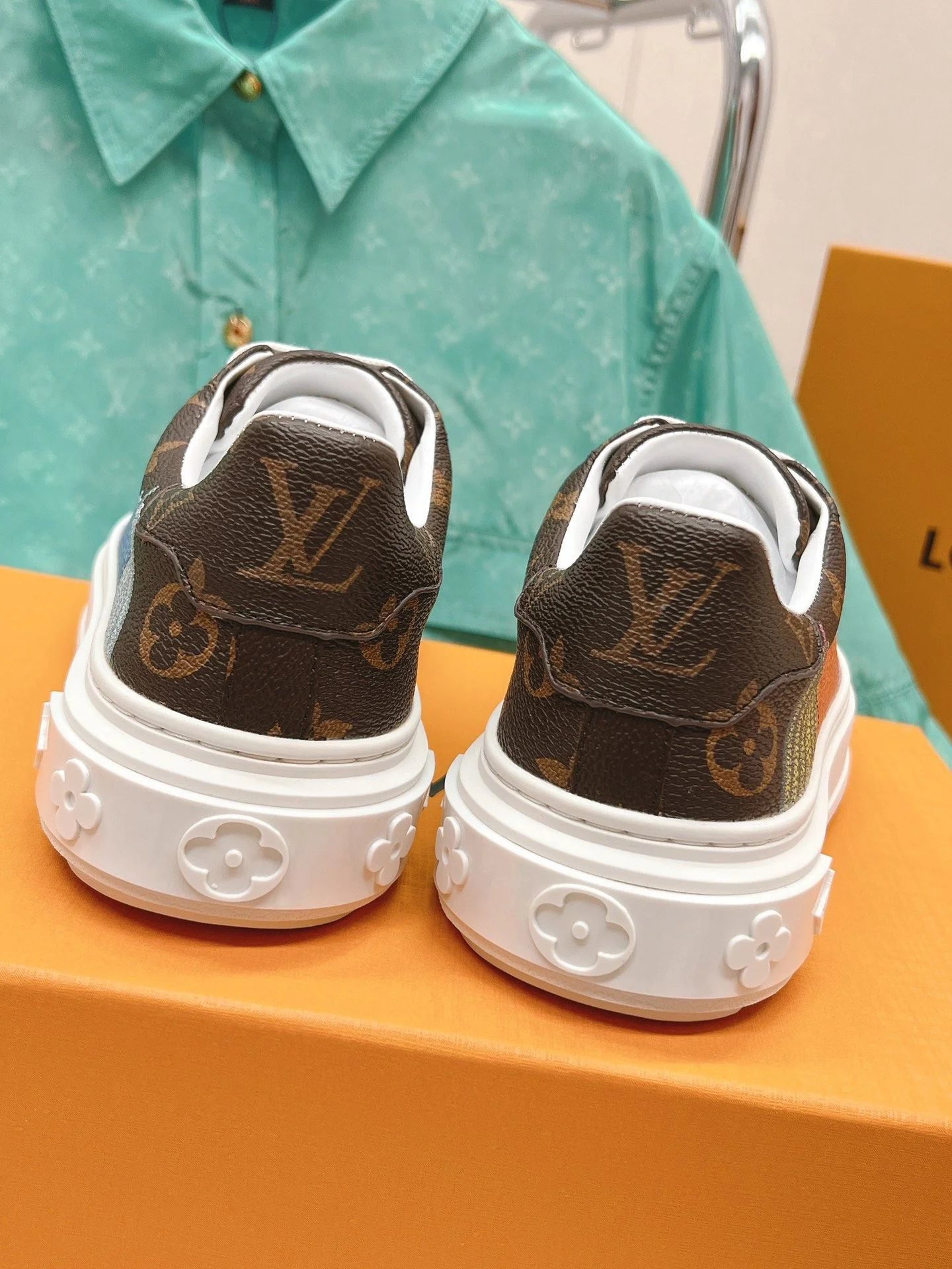 Louis Vuitton Low Shoes Bright 31634