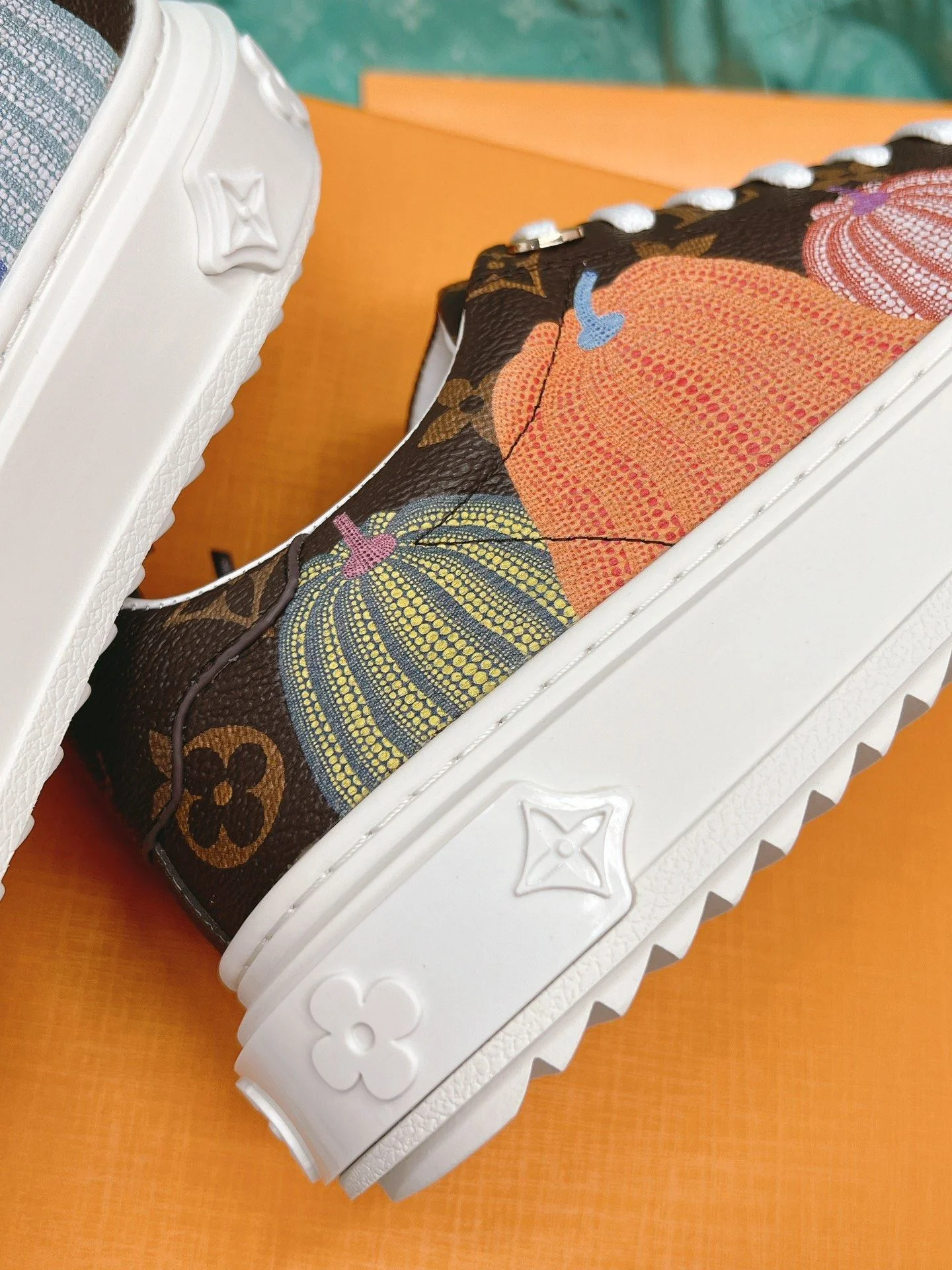 Louis Vuitton Low Shoes Bright 31634