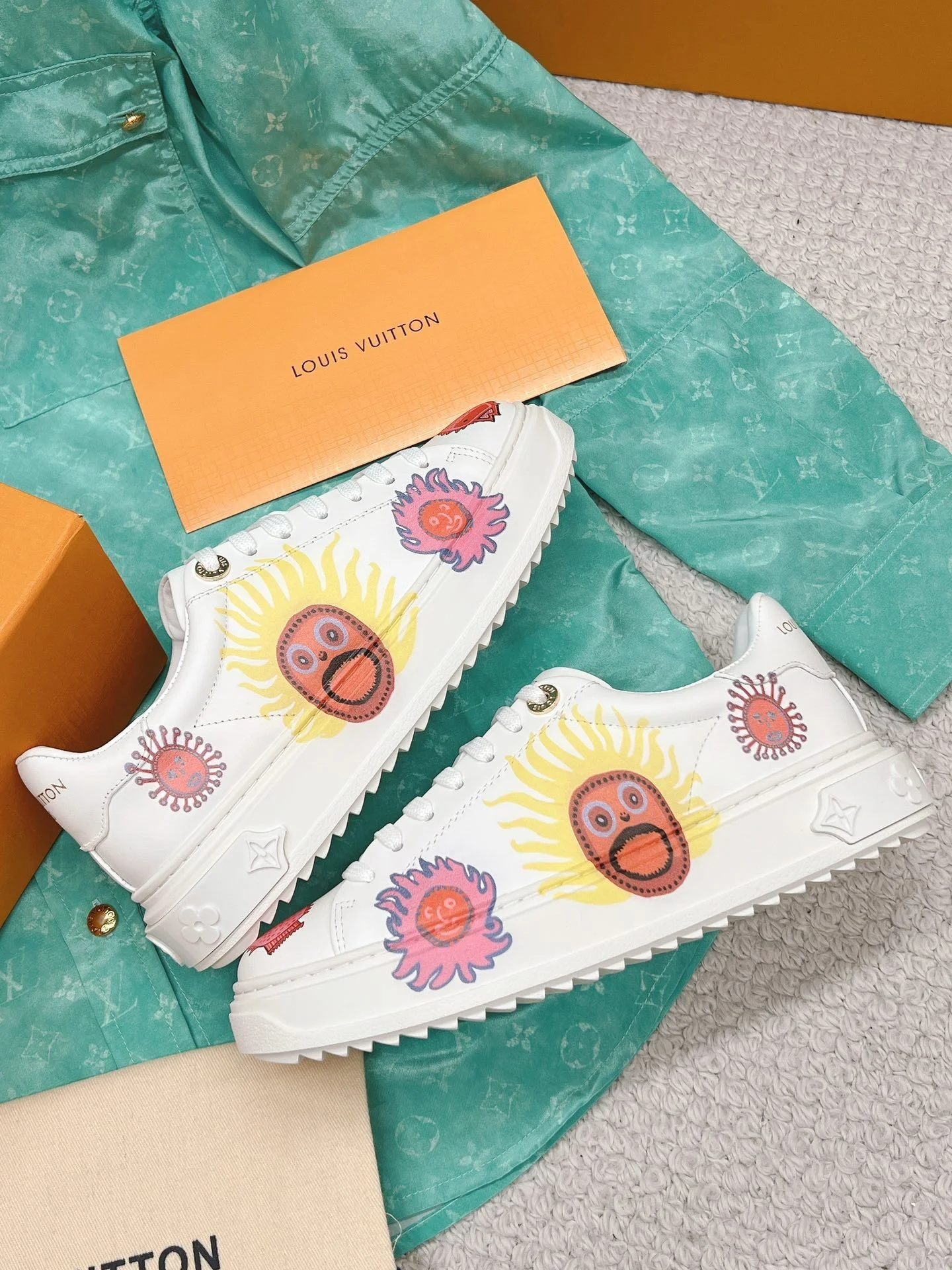 Louis Vuitton Low Shoes Chic 31627