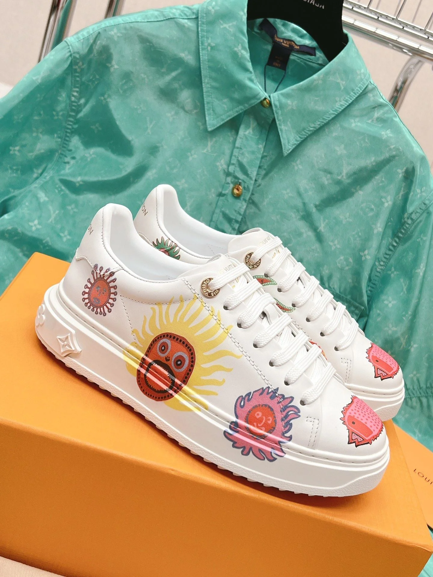 Louis Vuitton Low Shoes Chic 31627