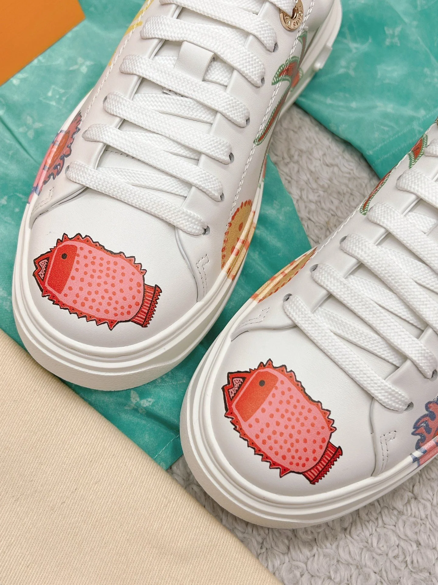 Louis Vuitton Low Shoes Chic 31627