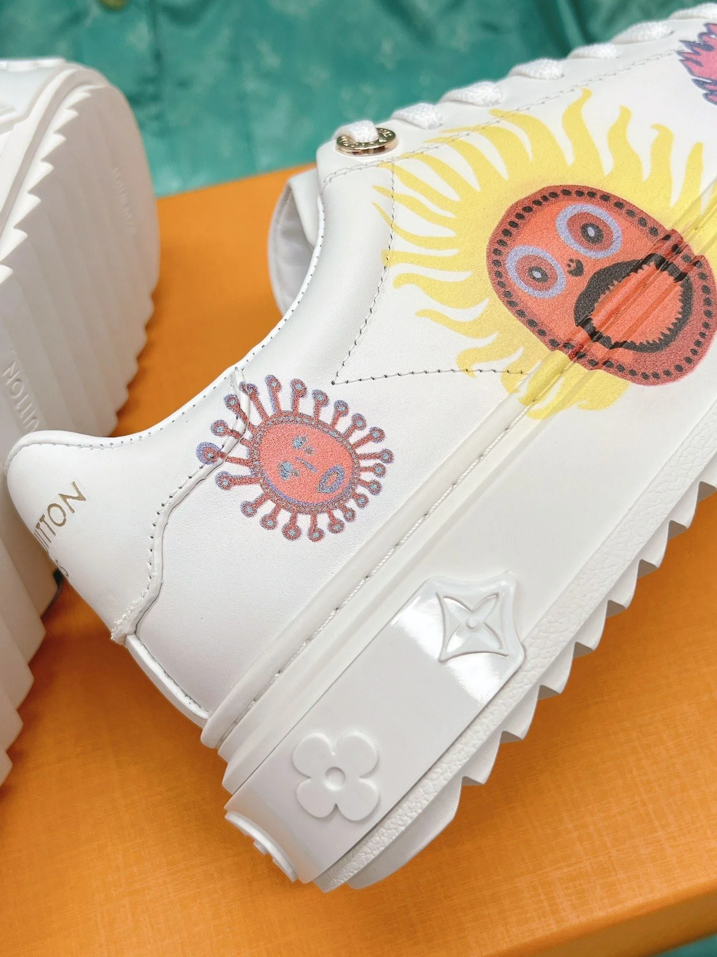 Louis Vuitton Low Shoes Chic 31627