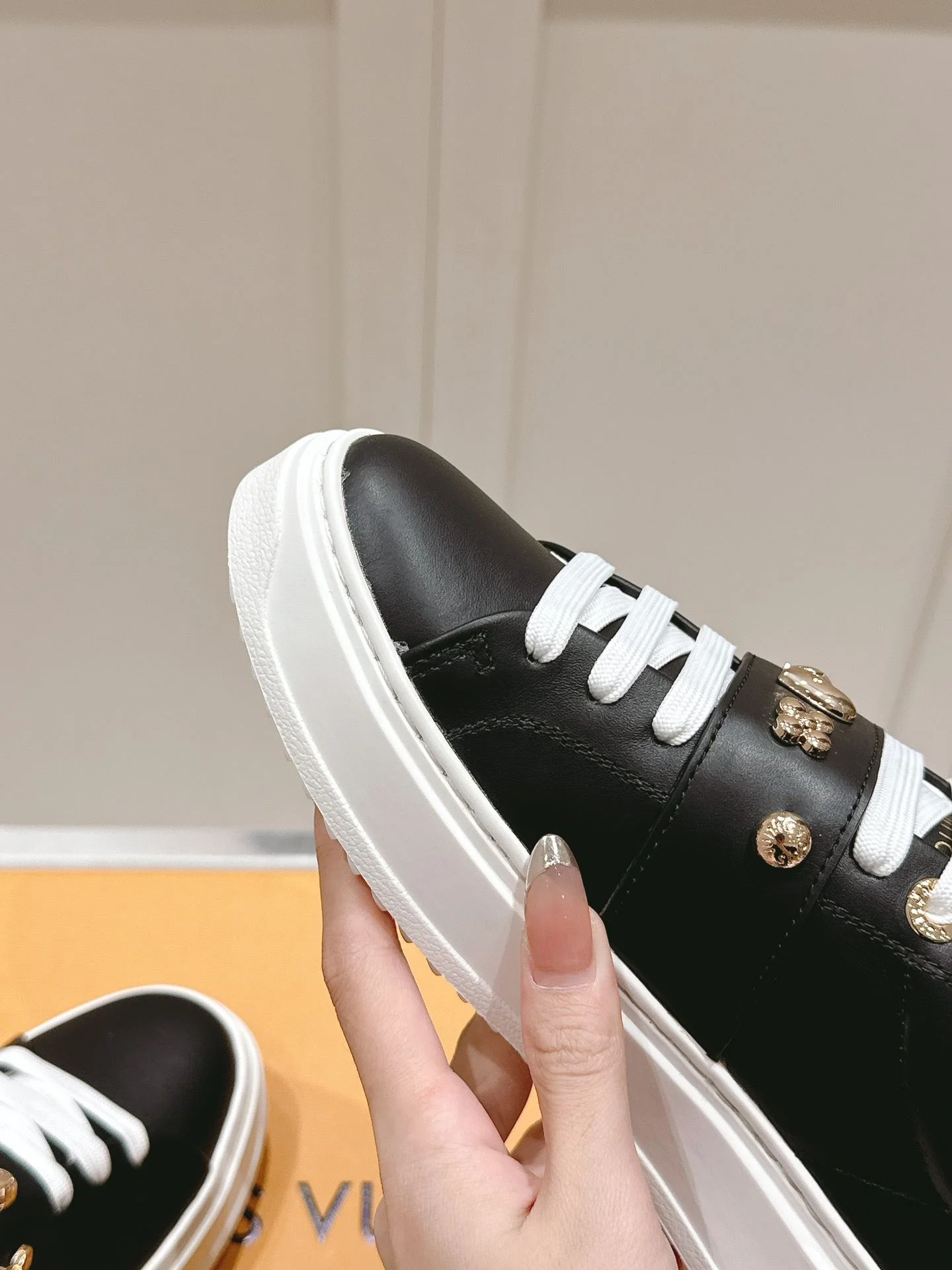 Functional Louis Vuitton Low Shoes 31616