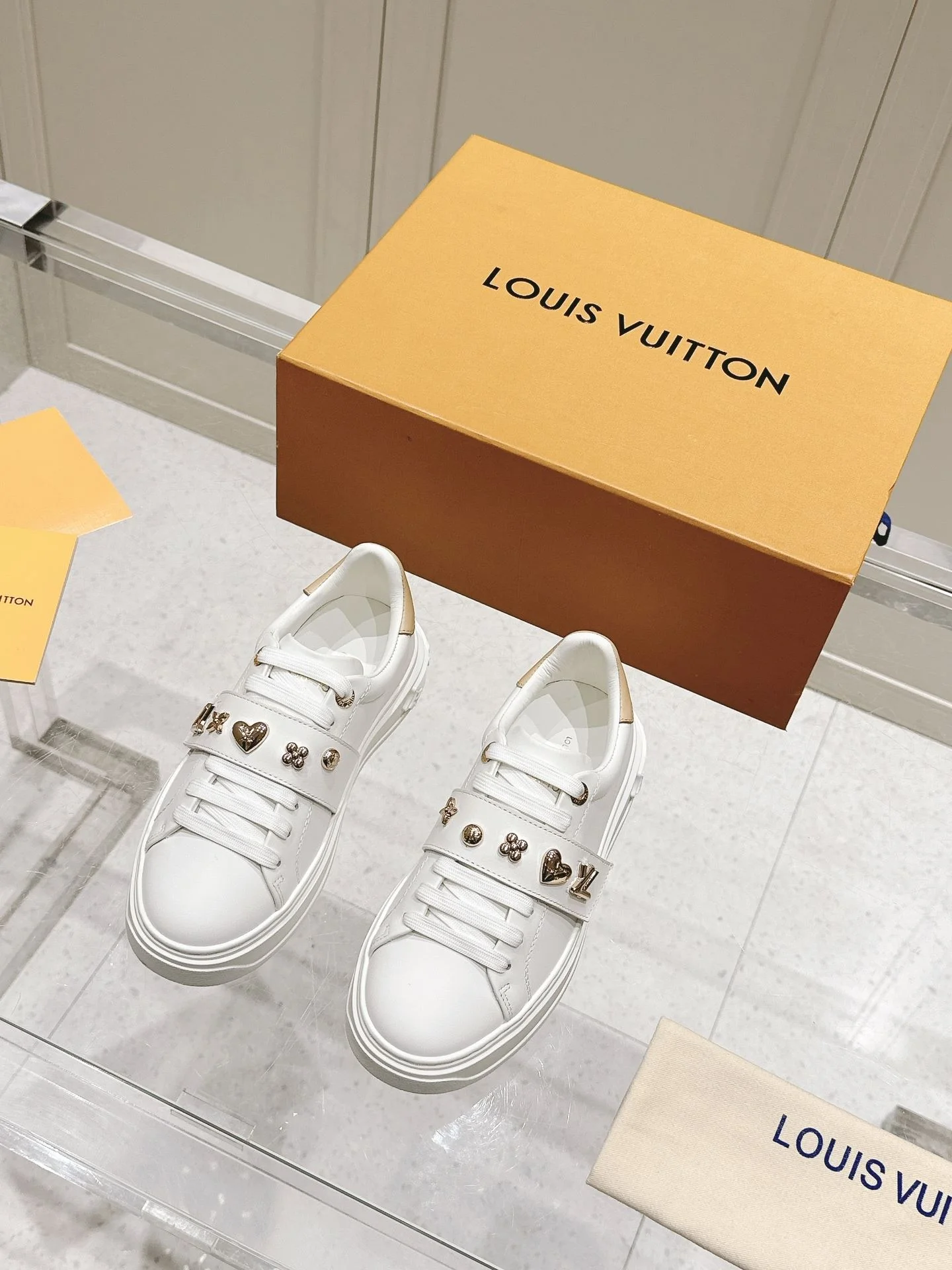 Durable Louis Vuitton Low Shoes 31618