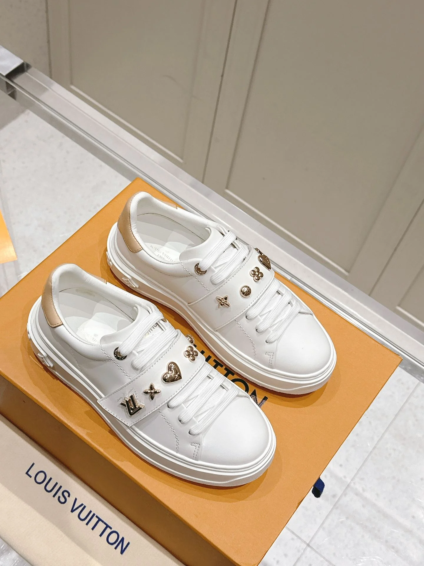 Durable Louis Vuitton Low Shoes 31618
