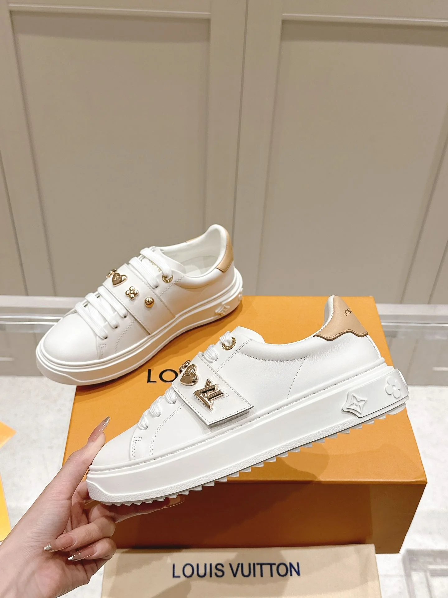 Durable Louis Vuitton Low Shoes 31618