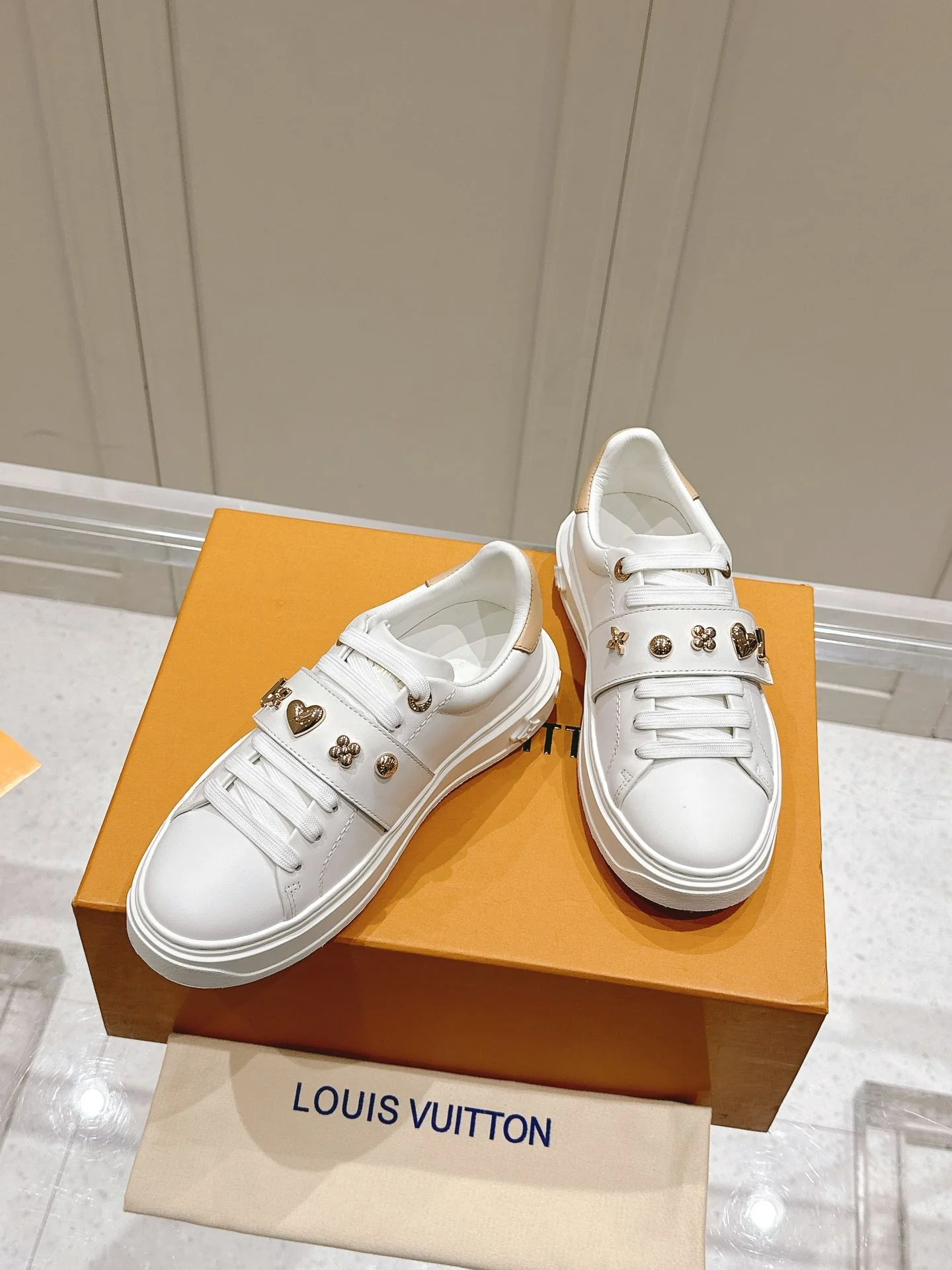 Durable Louis Vuitton Low Shoes 31618
