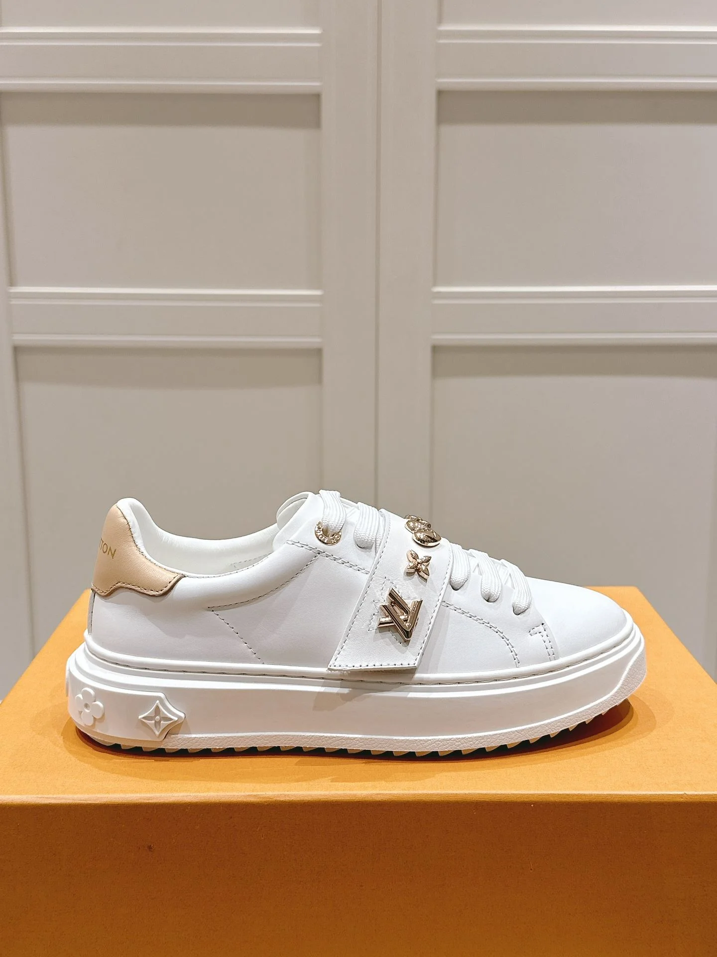 Durable Louis Vuitton Low Shoes 31618