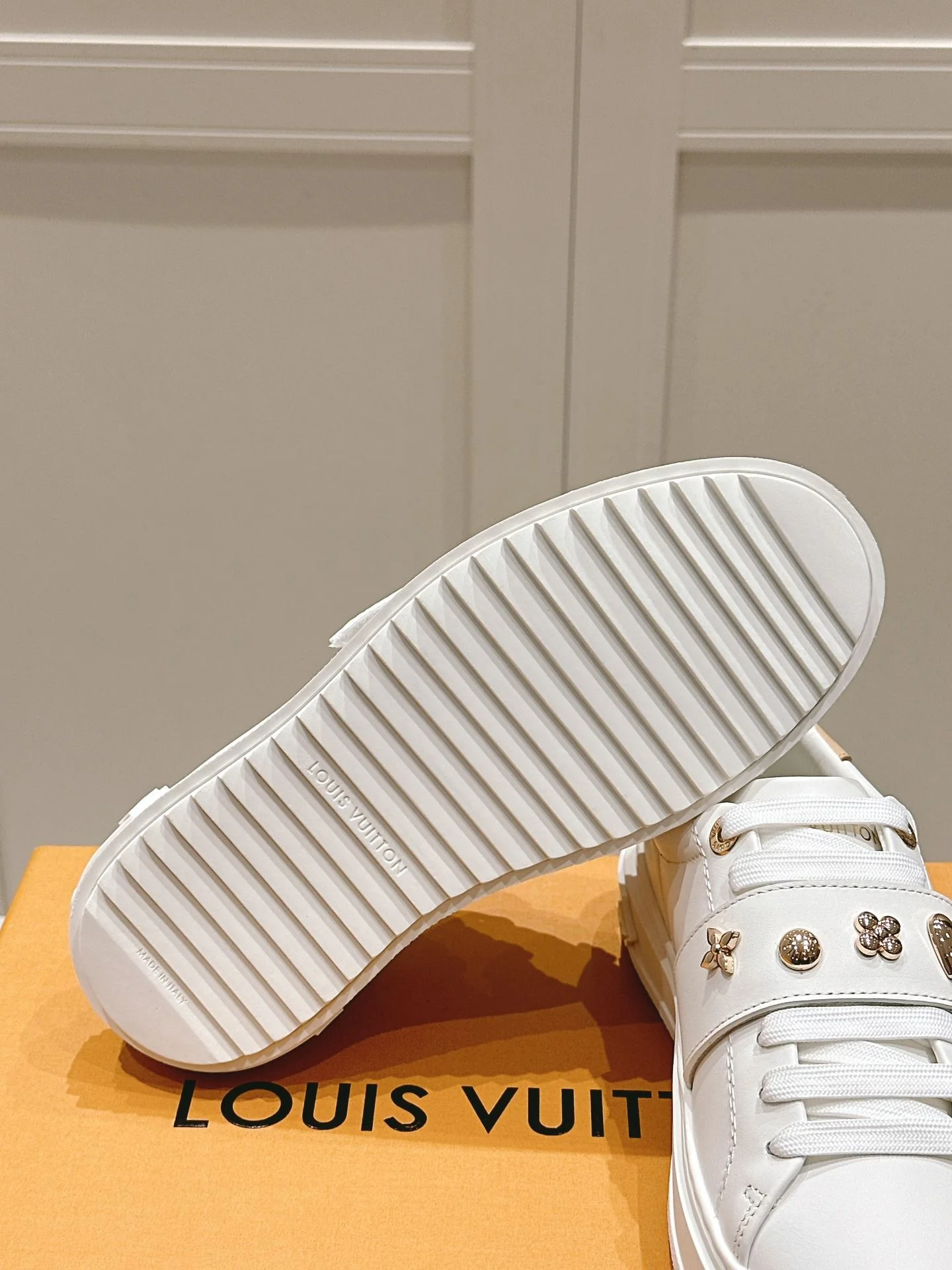 Durable Louis Vuitton Low Shoes 31618