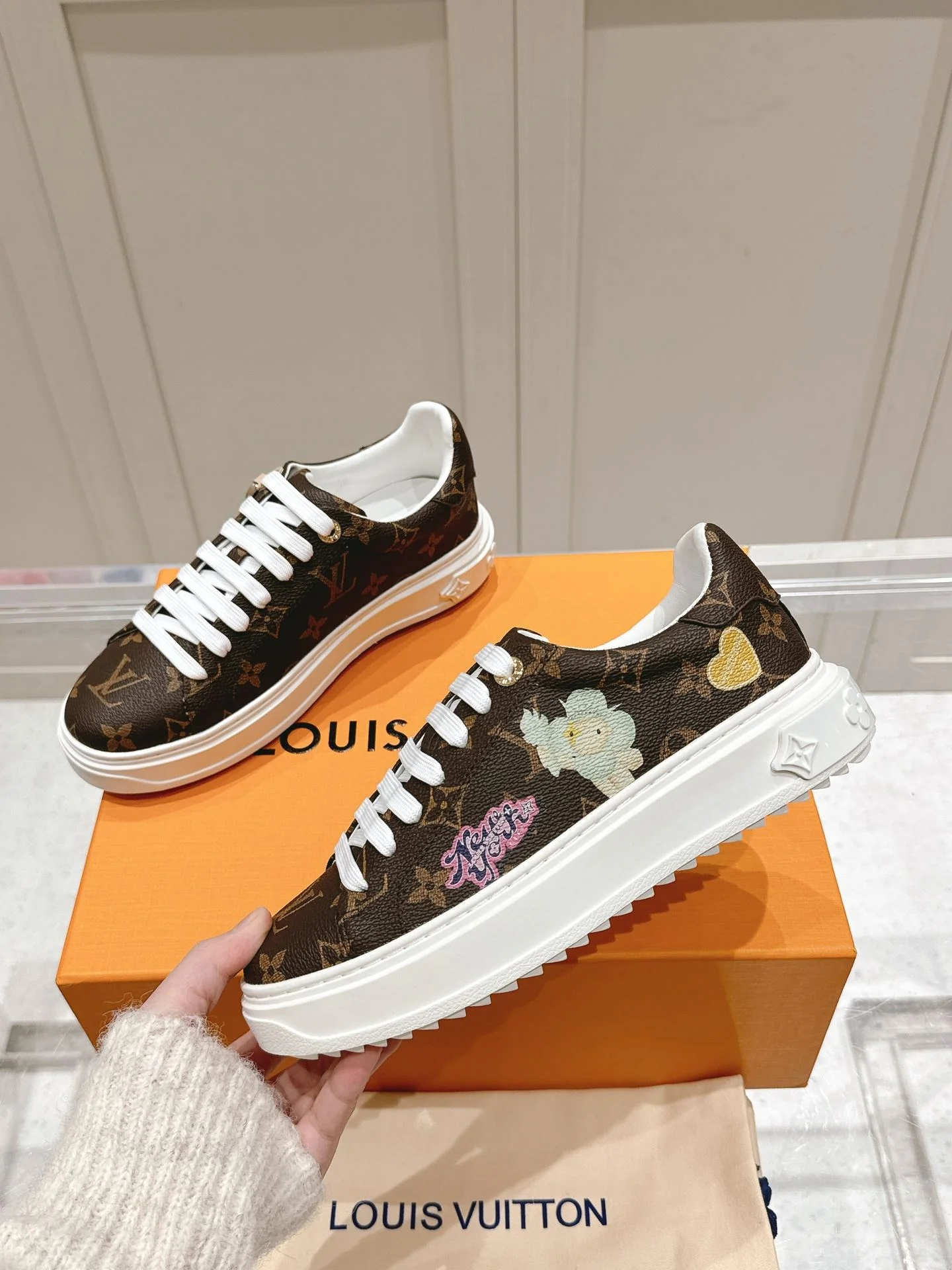 Louis Vuitton Low Shoes Elegant 31622