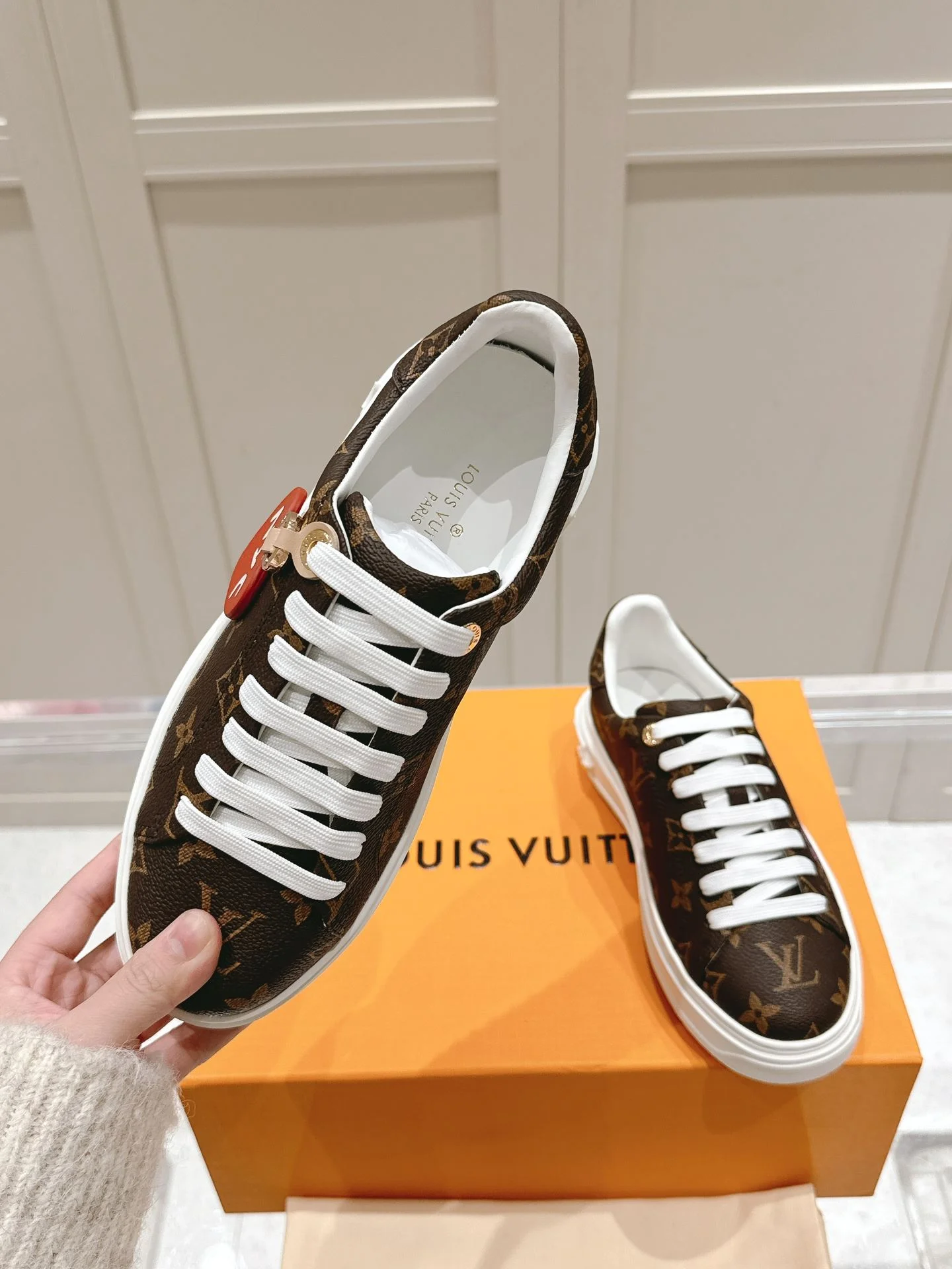 Louis Vuitton Low Shoes Elegant 31622