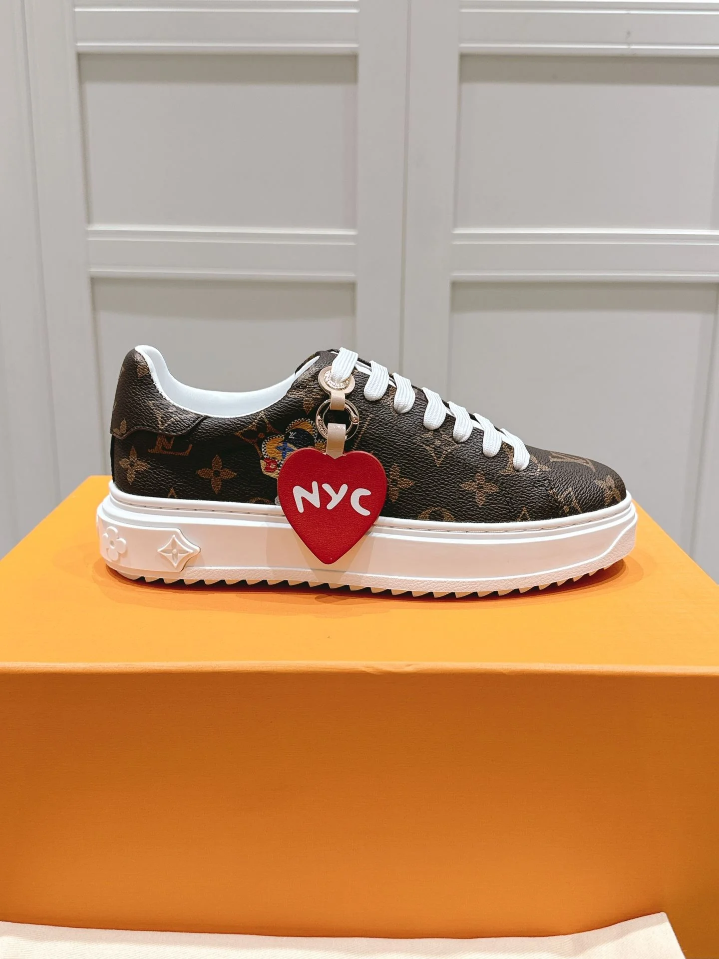 Louis Vuitton Low Shoes Elegant 31622