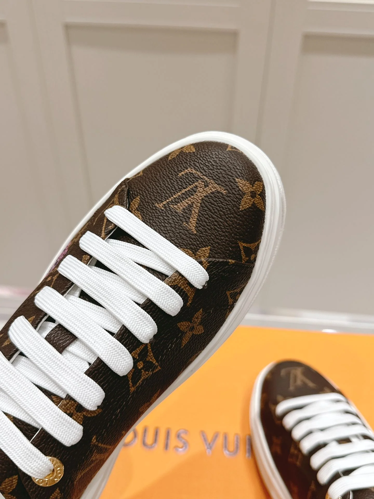 Louis Vuitton Low Shoes Elegant 31622