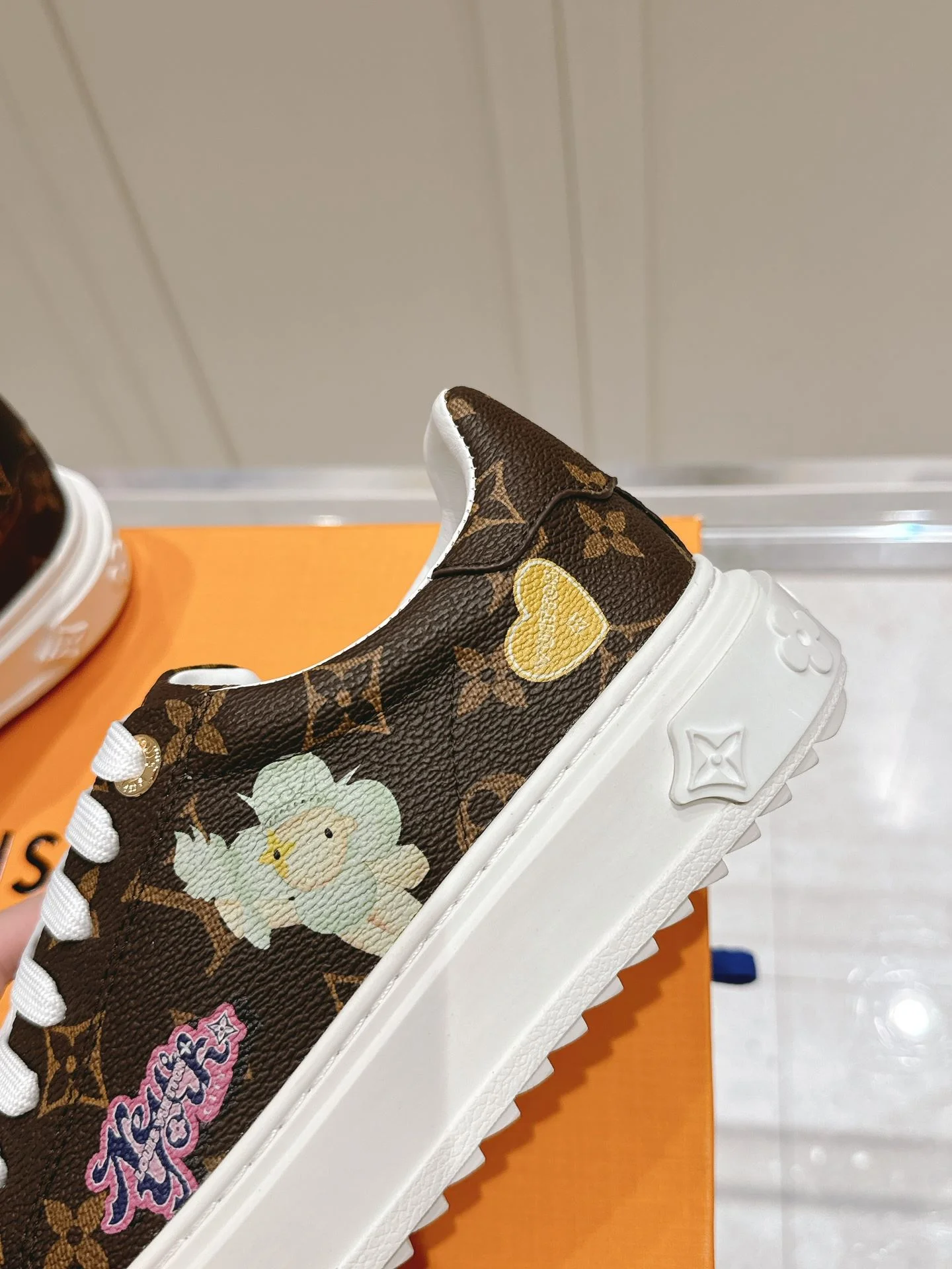 Louis Vuitton Low Shoes Elegant 31622
