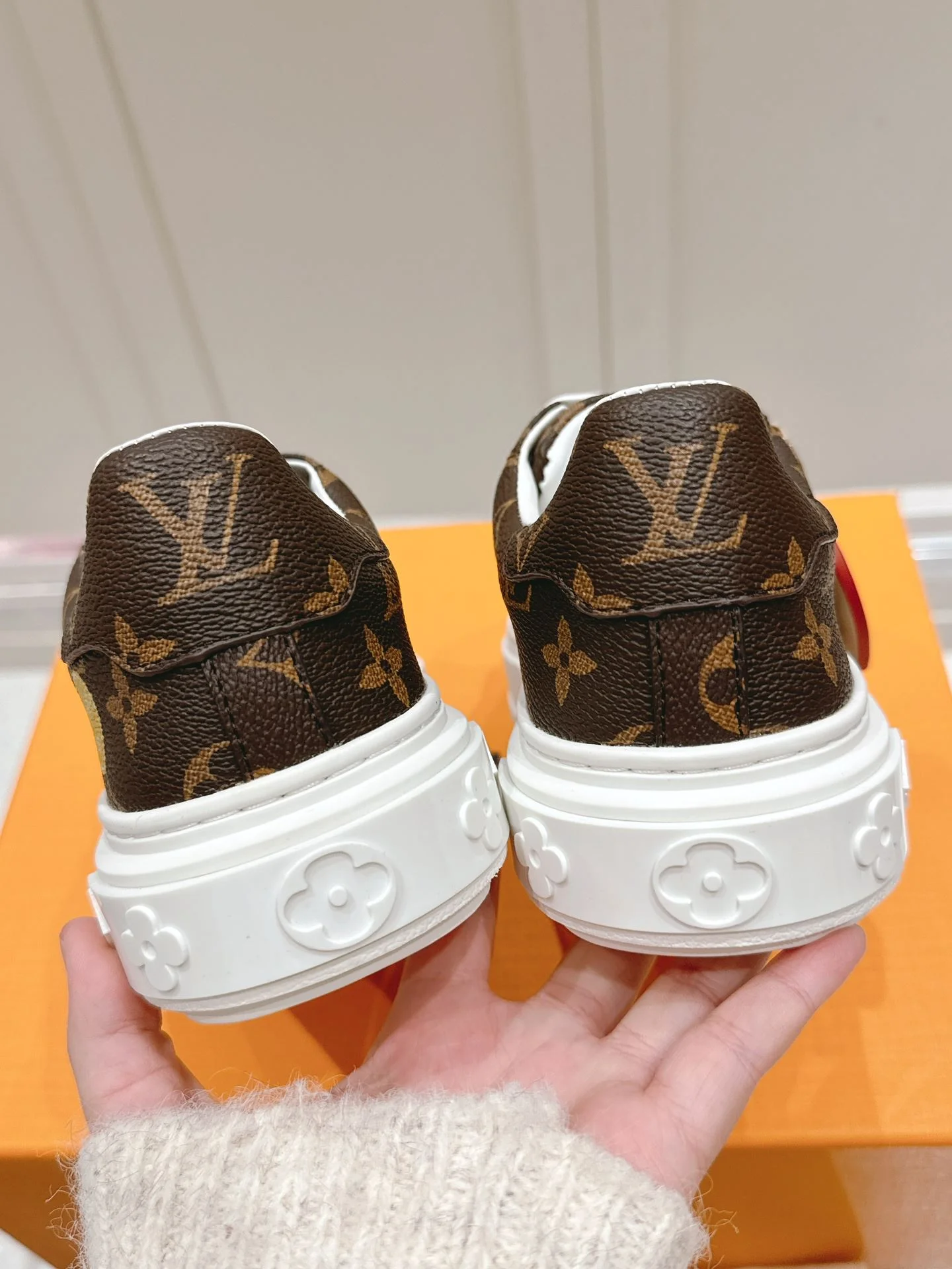 Louis Vuitton Low Shoes Elegant 31622