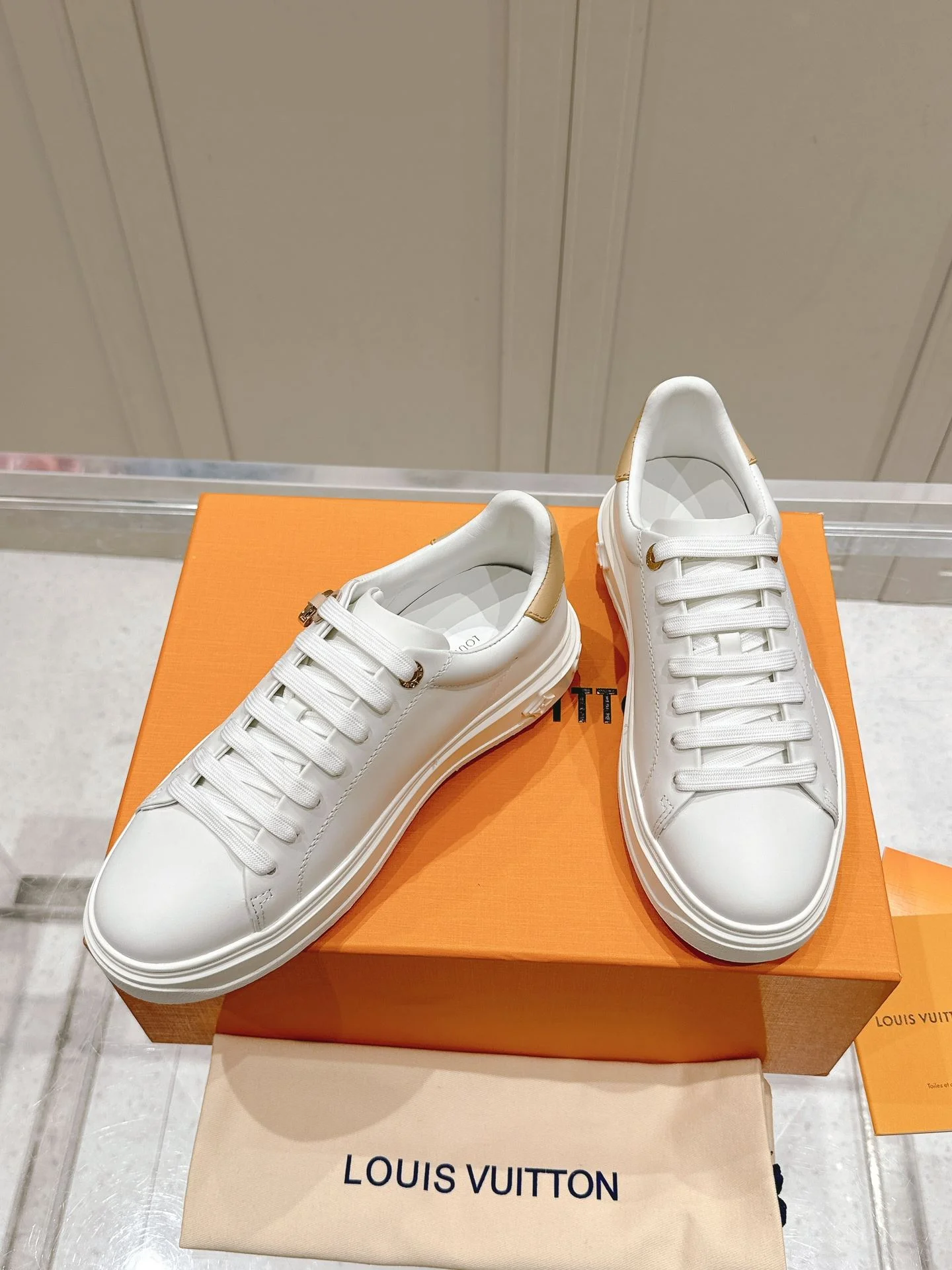 Effortless Louis Vuitton Low Shoes 31625