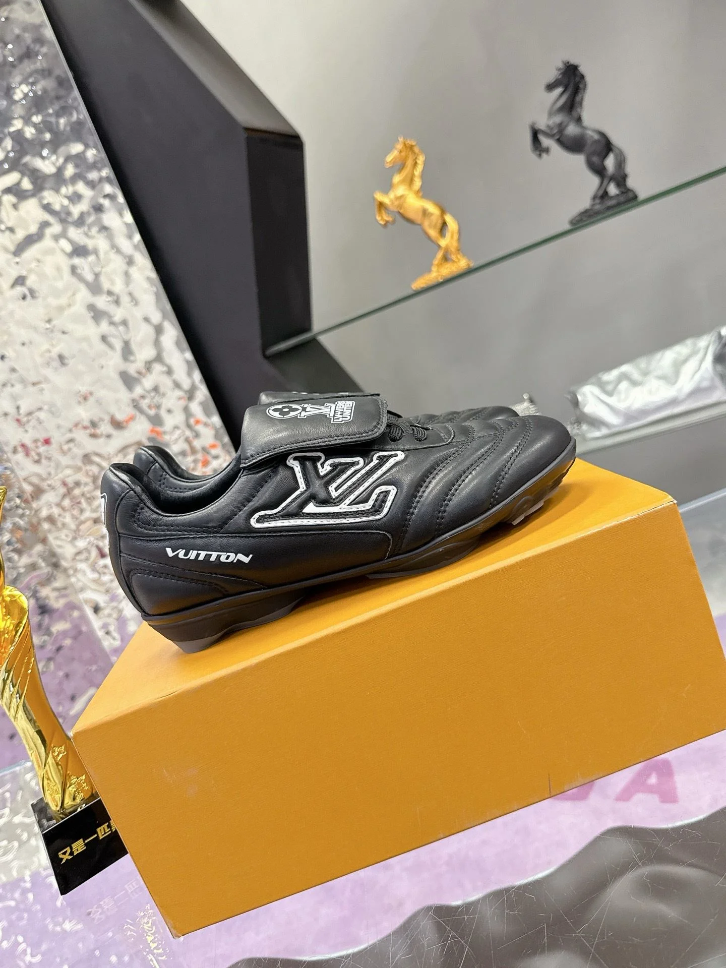 Louis Vuitton Low Shoes Attractive 31637