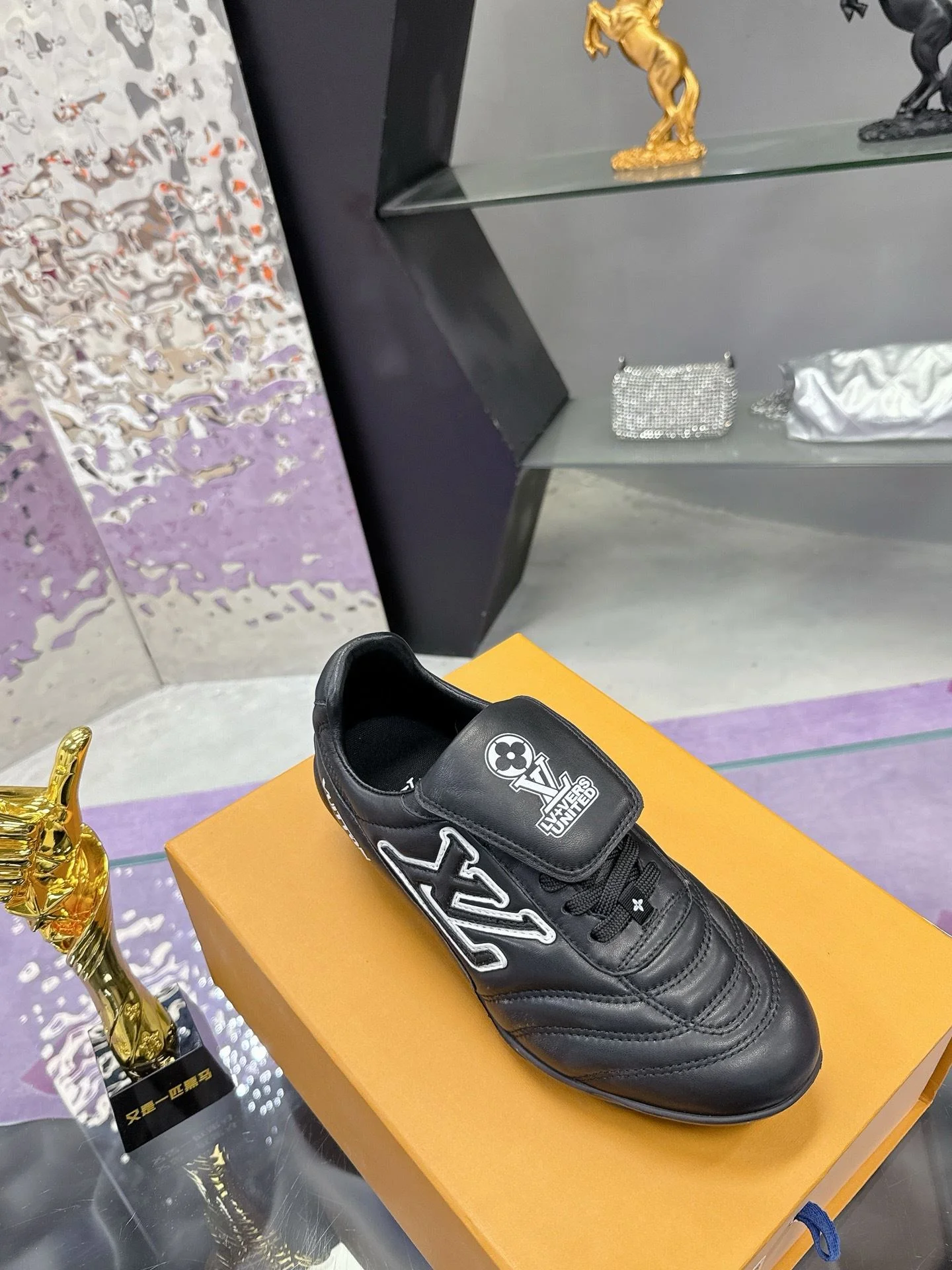 Louis Vuitton Low Shoes Attractive 31637