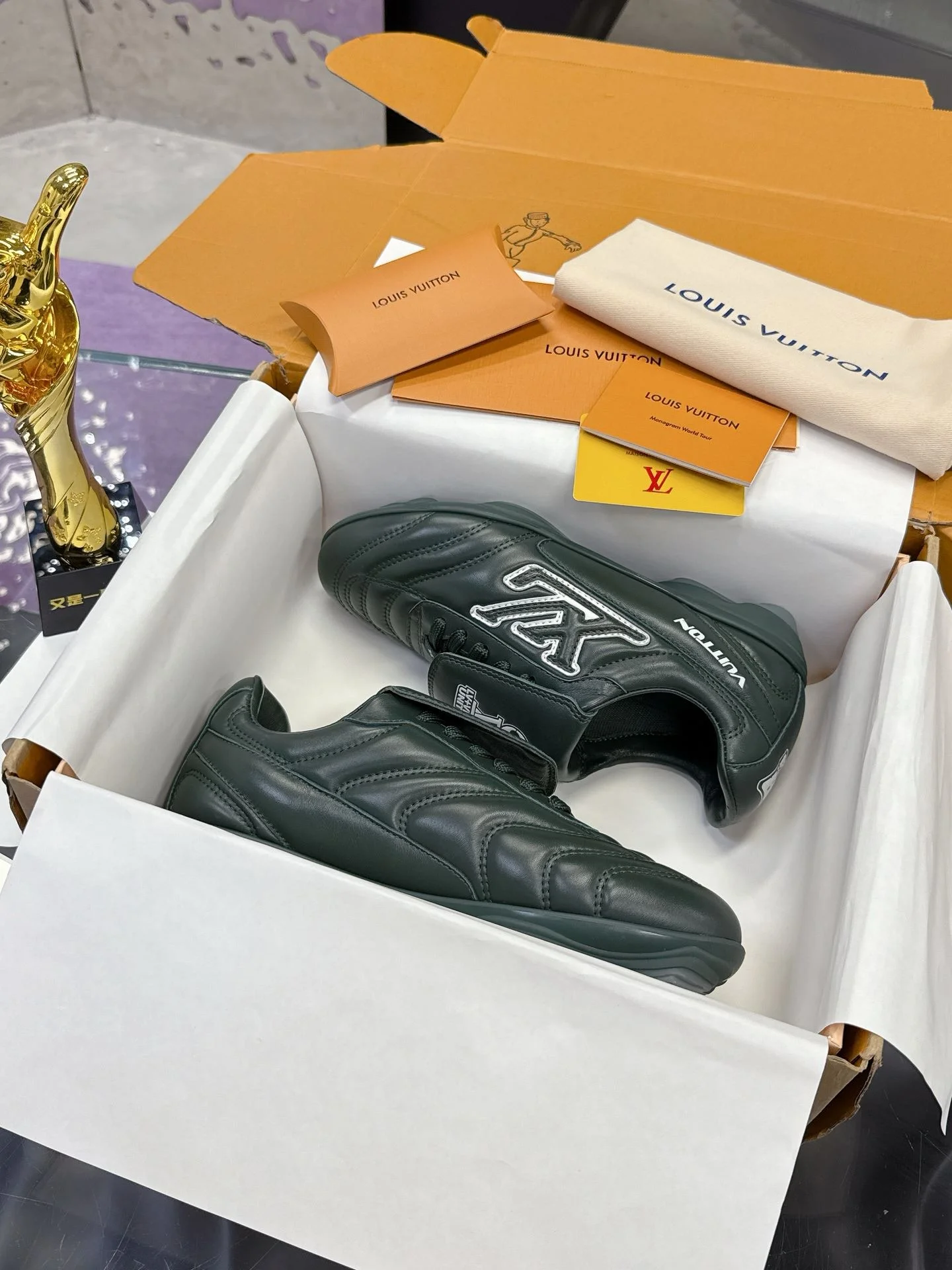 Louis Vuitton Low Shoes FreshLook 31626