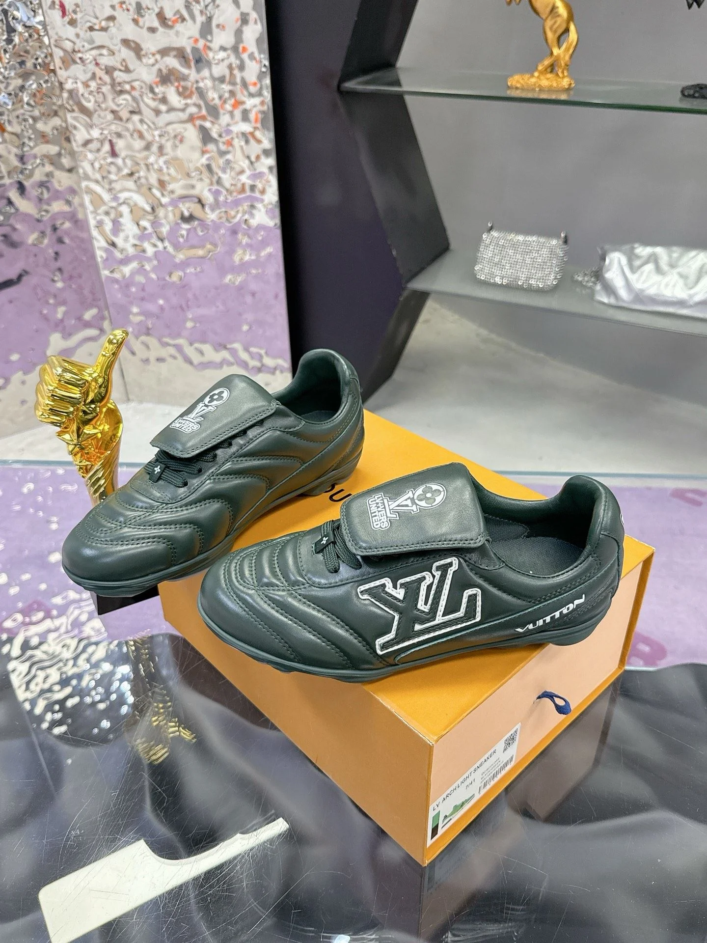 Louis Vuitton Low Shoes FreshLook 31626