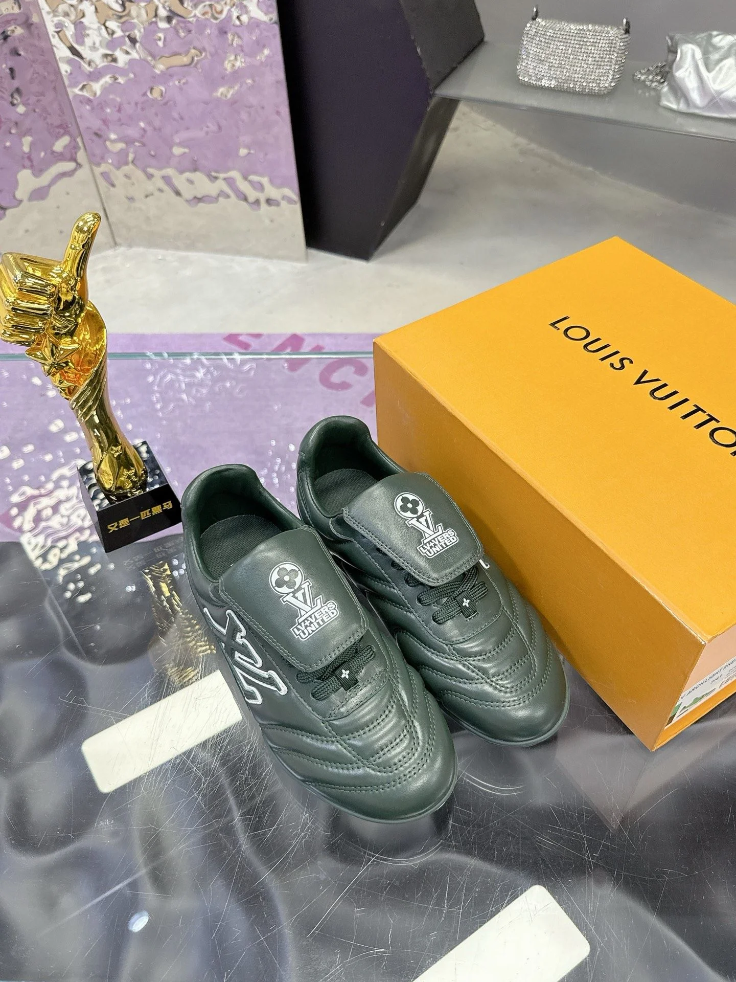 Louis Vuitton Low Shoes FreshLook 31626