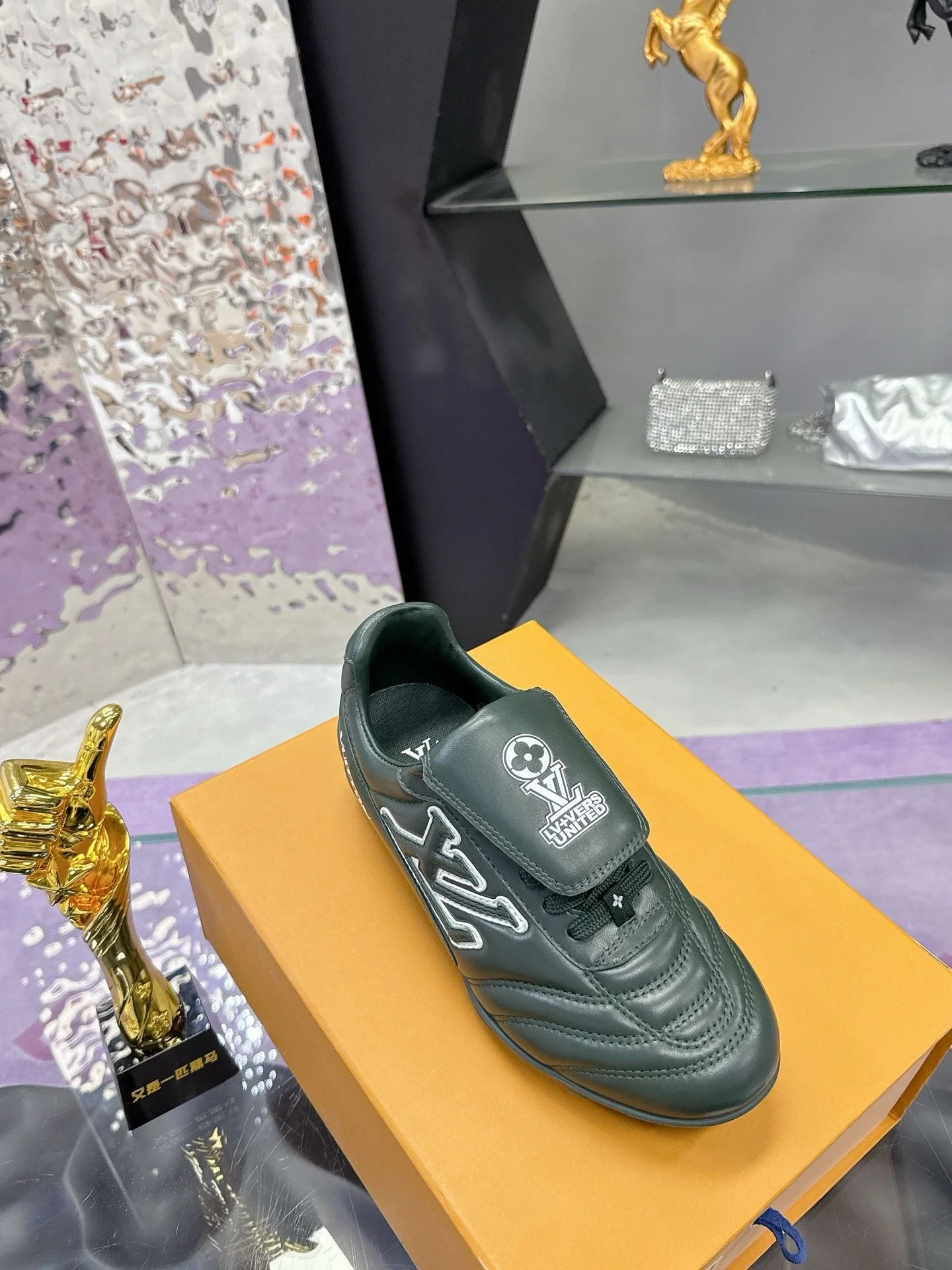 Louis Vuitton Low Shoes FreshLook 31626