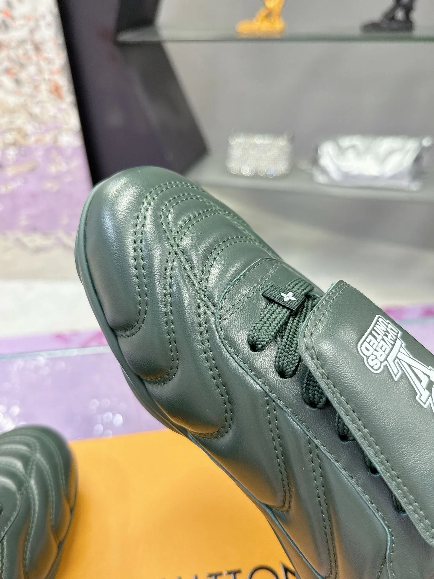 Louis Vuitton Low Shoes FreshLook 31626
