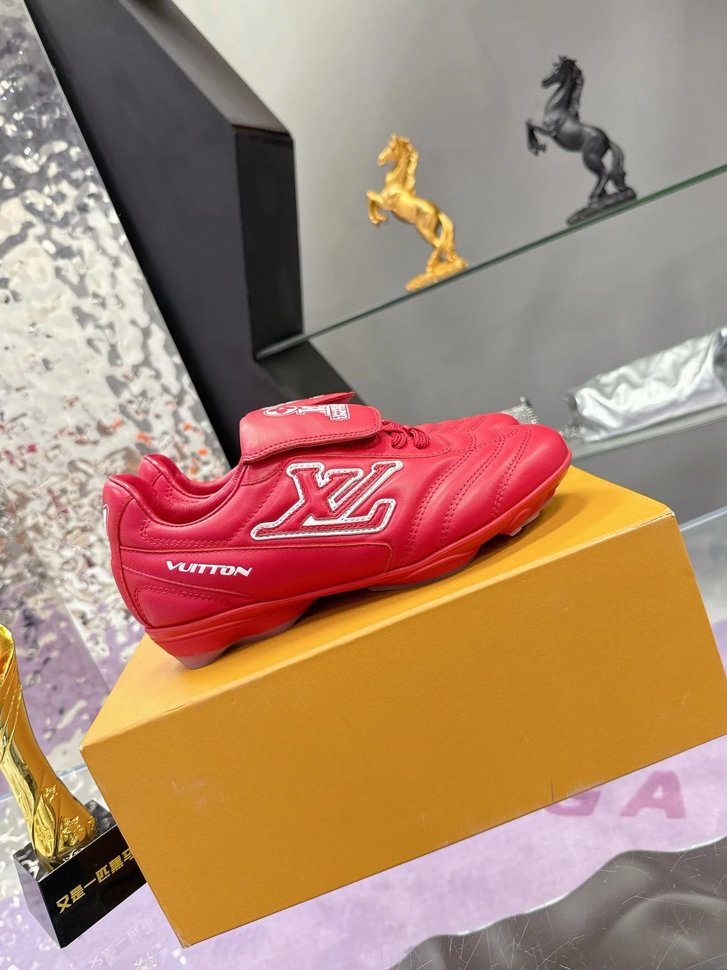 Casual Louis Vuitton Low Shoes 31636