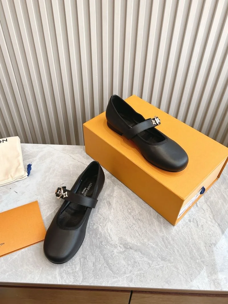 WeatherProof Louis Vuitton Low Shoes 31624