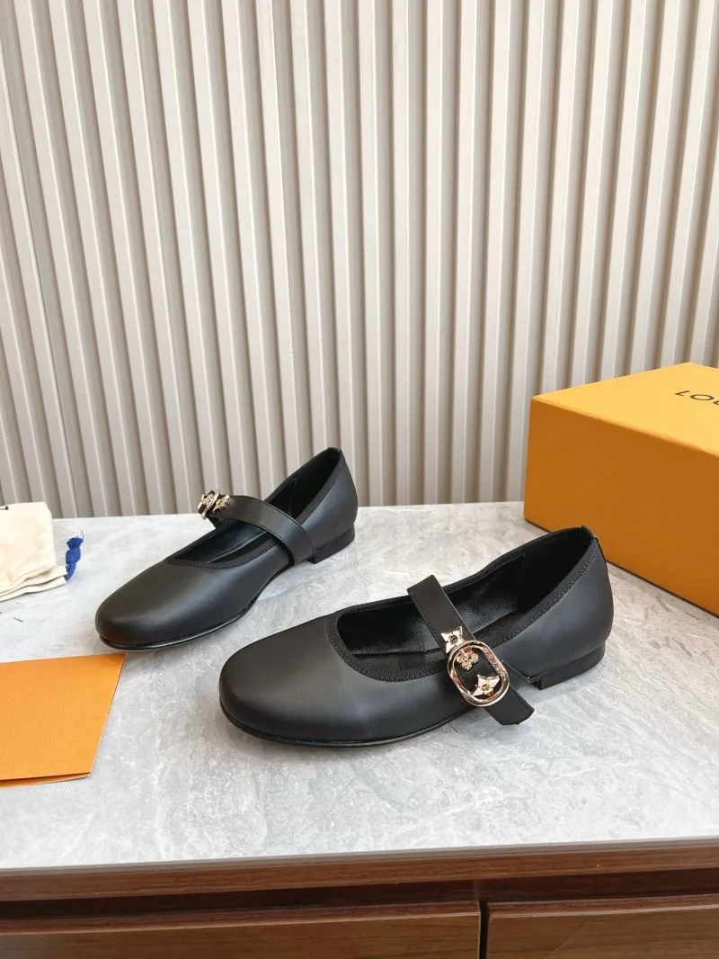 WeatherProof Louis Vuitton Low Shoes 31624