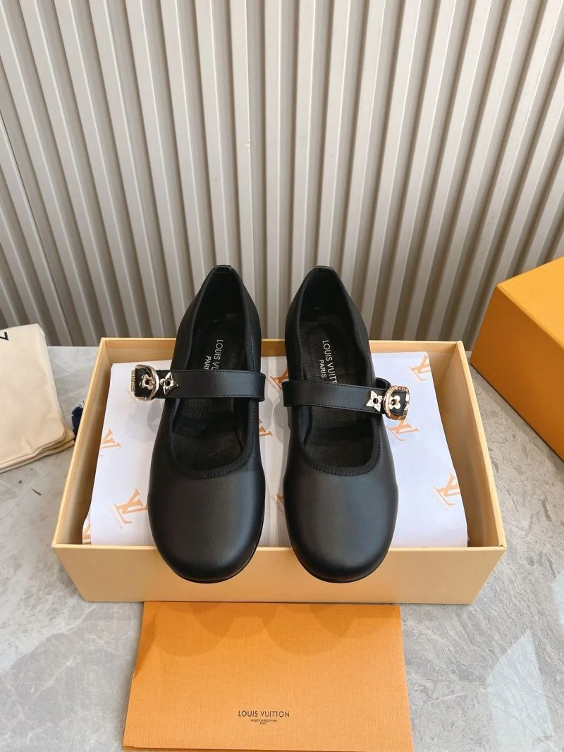 WeatherProof Louis Vuitton Low Shoes 31624