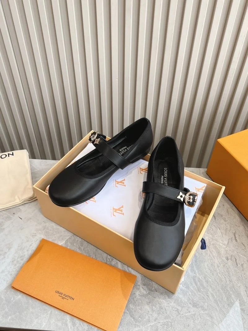 WeatherProof Louis Vuitton Low Shoes 31624