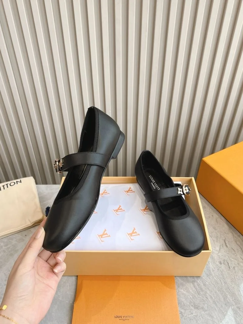 WeatherProof Louis Vuitton Low Shoes 31624