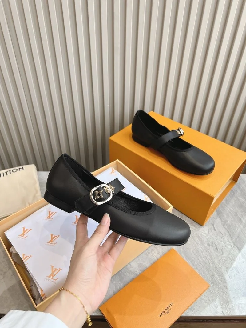 WeatherProof Louis Vuitton Low Shoes 31624