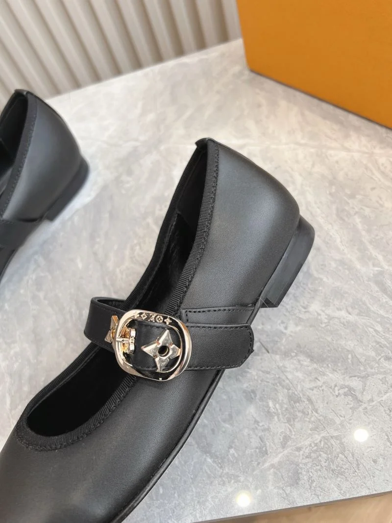 WeatherProof Louis Vuitton Low Shoes 31624