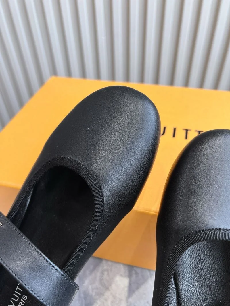 WeatherProof Louis Vuitton Low Shoes 31624