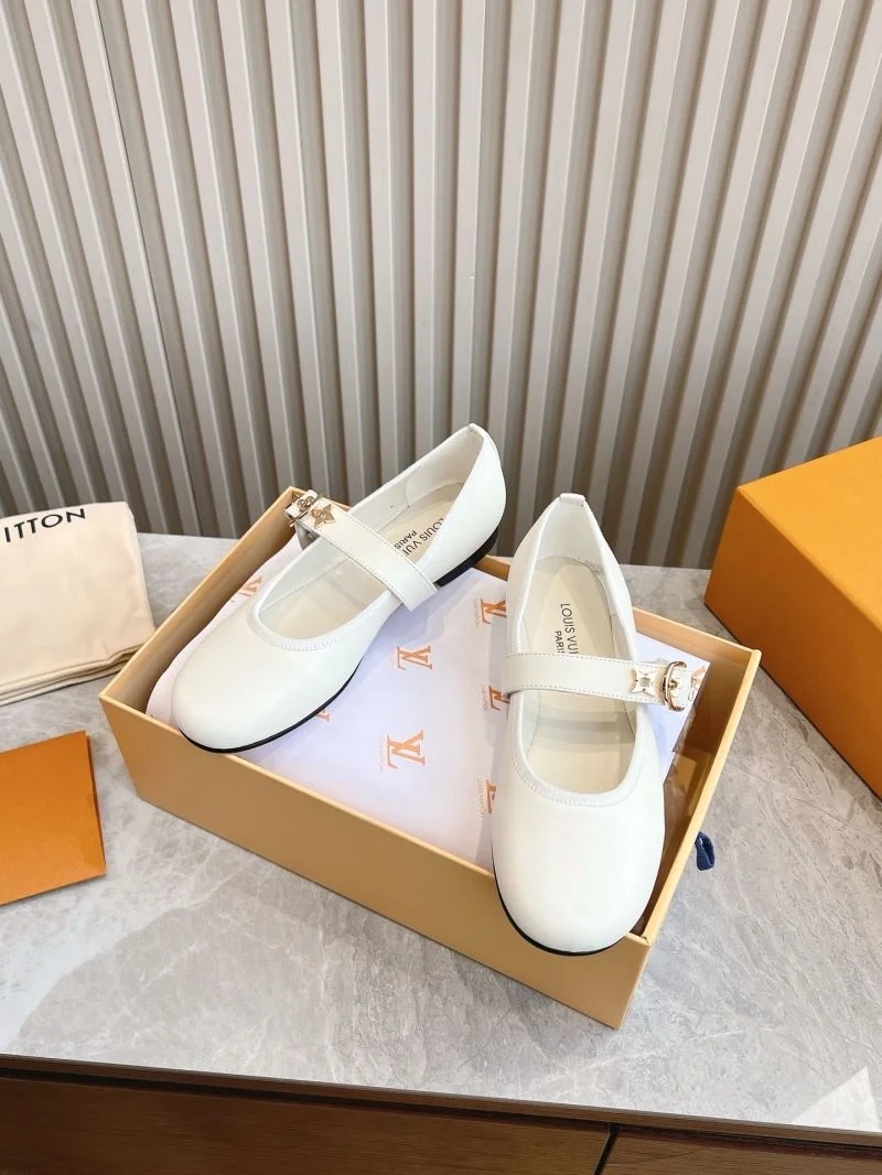 Louis Vuitton Low Shoes Bold 31628