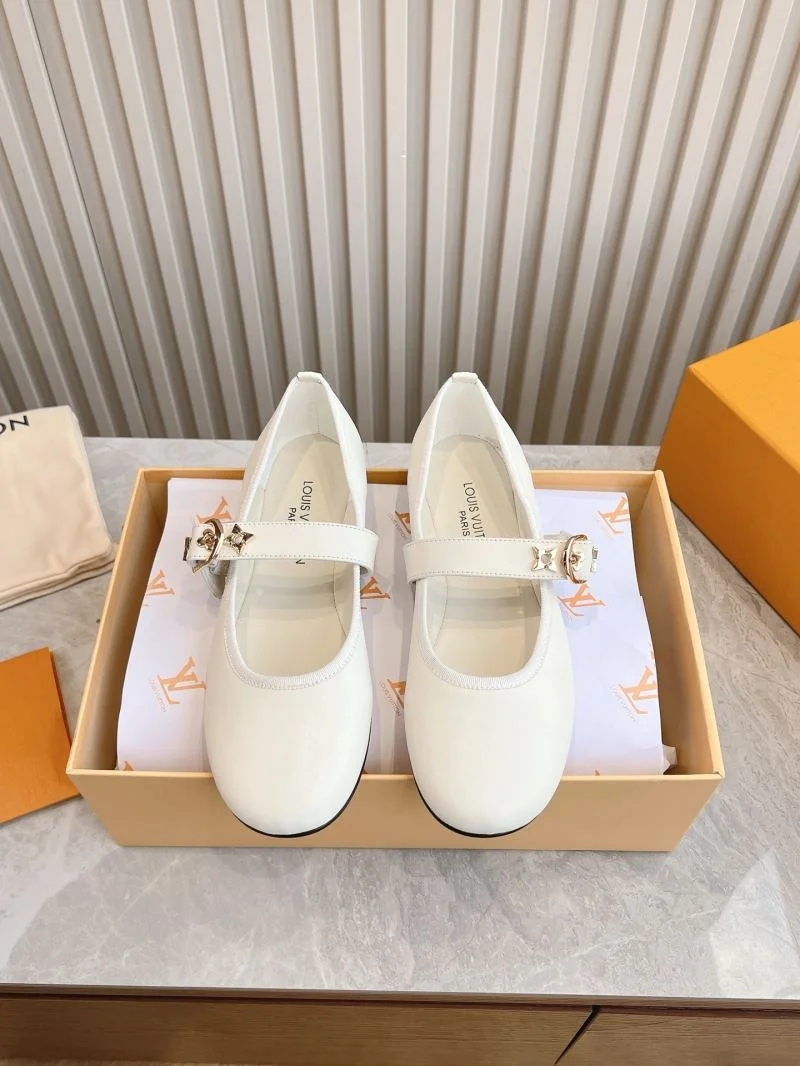 Louis Vuitton Low Shoes Bold 31628