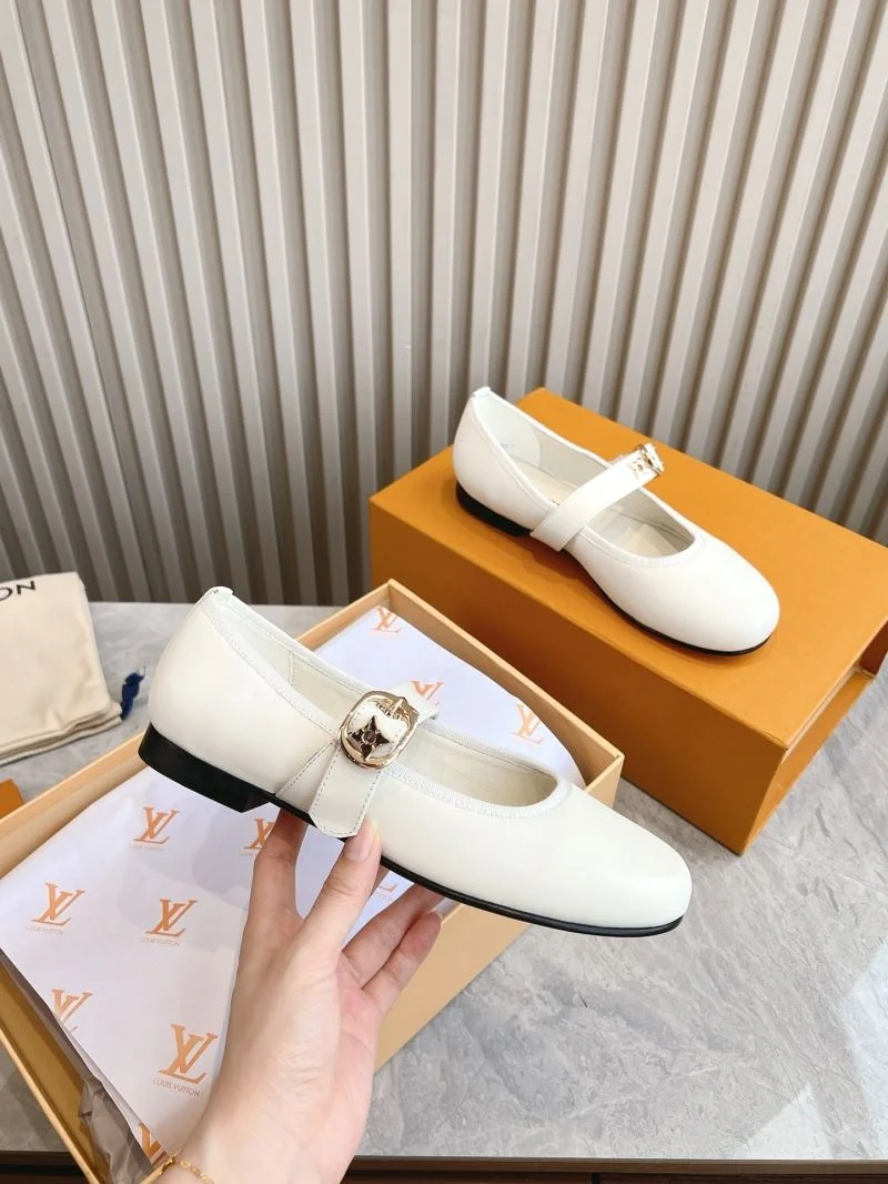 Louis Vuitton Low Shoes Bold 31628